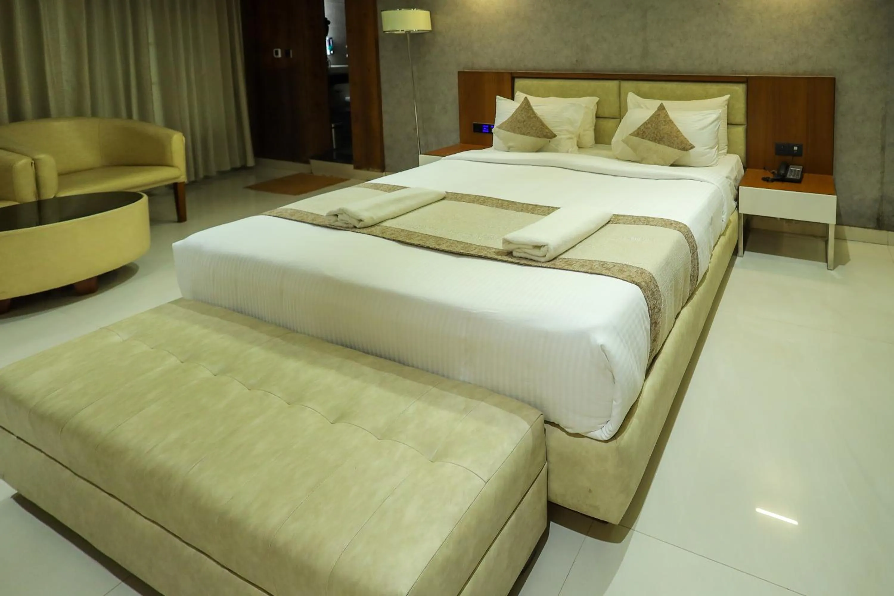 Bedroom, Bed in Royal Plaza Suites by RAK Rooms, Mangaluru