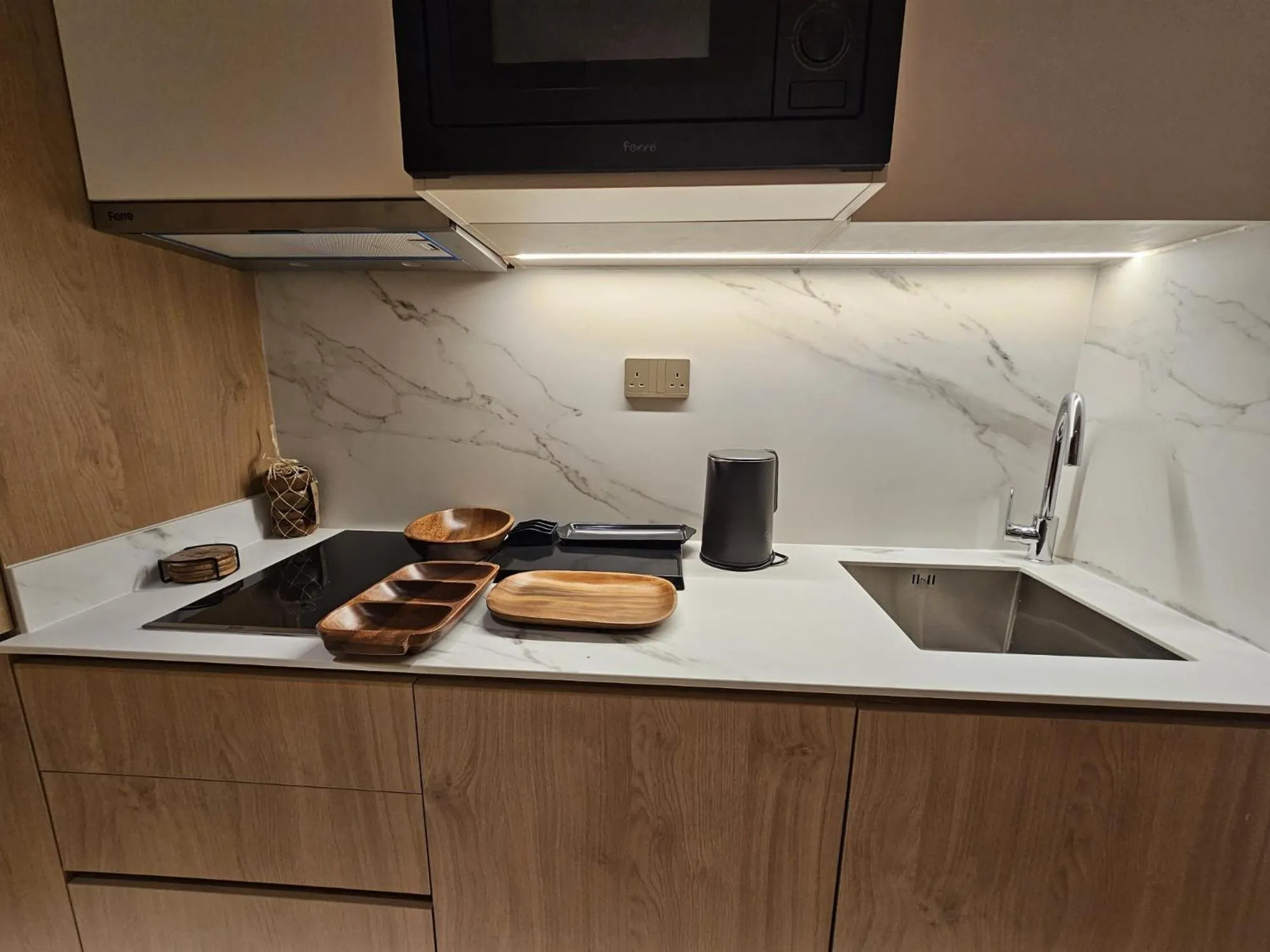 Coffee/tea facilities in Al Faris Suites 2