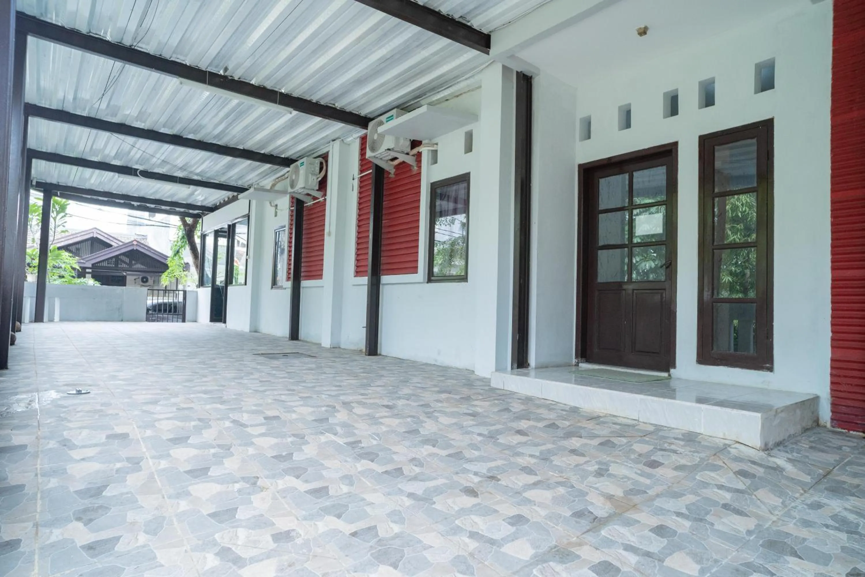 RedDoorz Plus near ITC Cempaka Mas 2