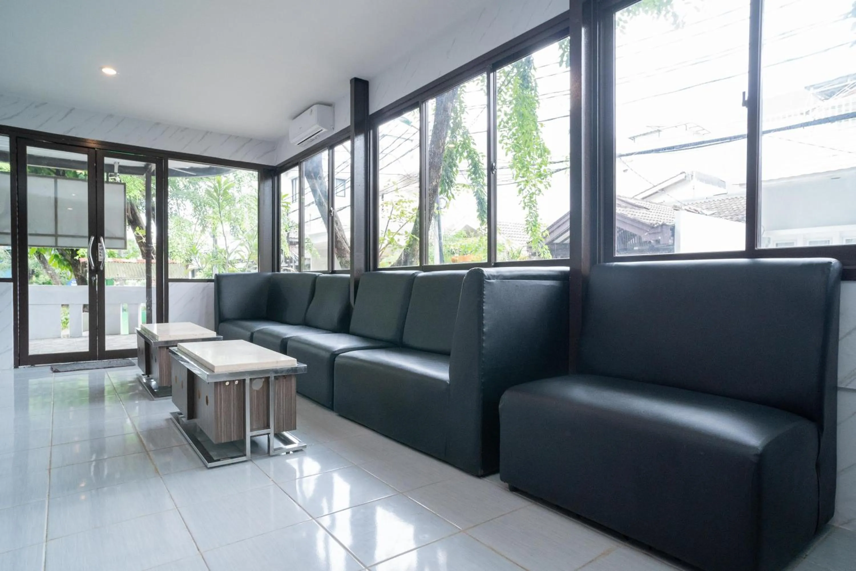 RedDoorz Plus near ITC Cempaka Mas 2