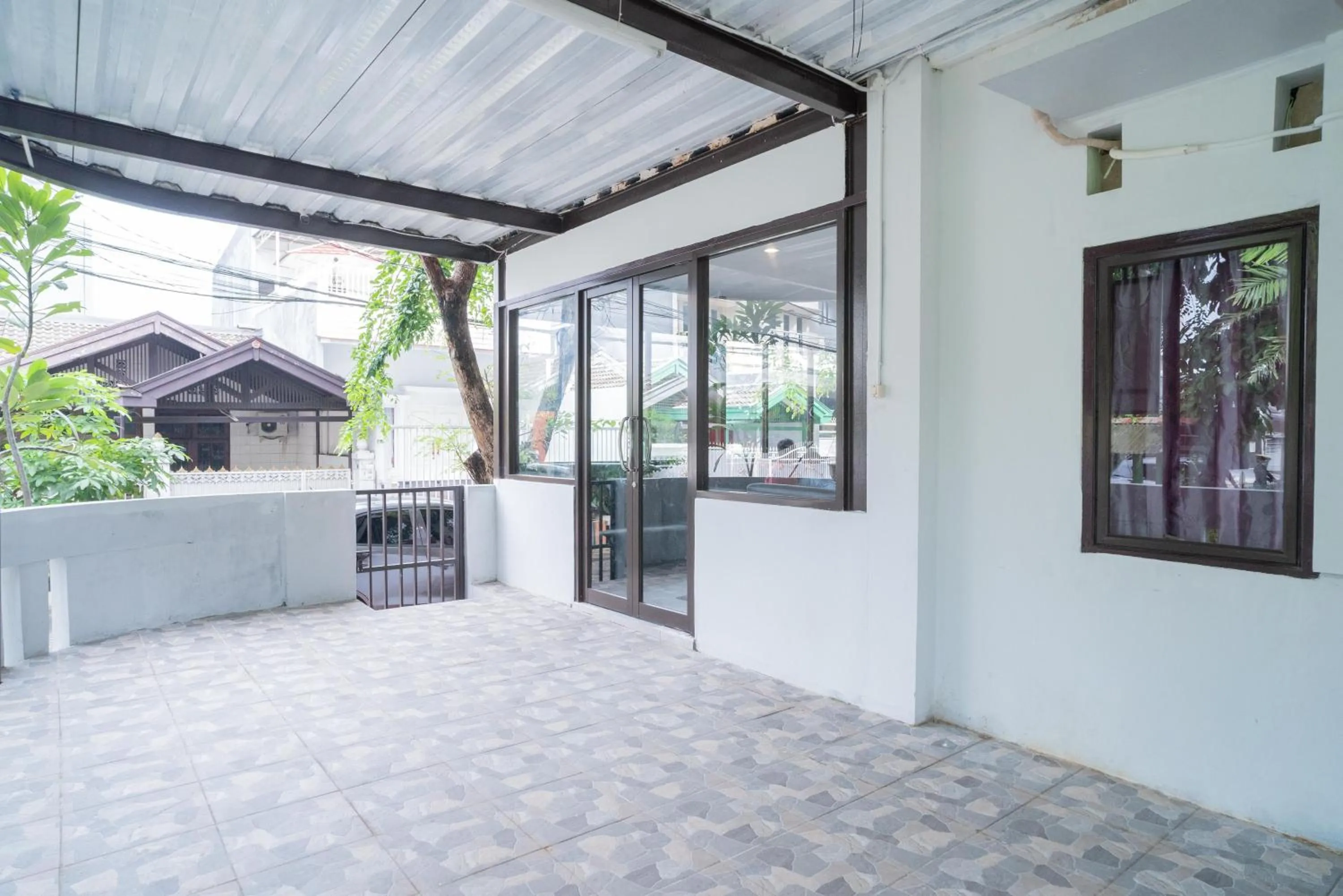 RedDoorz Plus near ITC Cempaka Mas 2