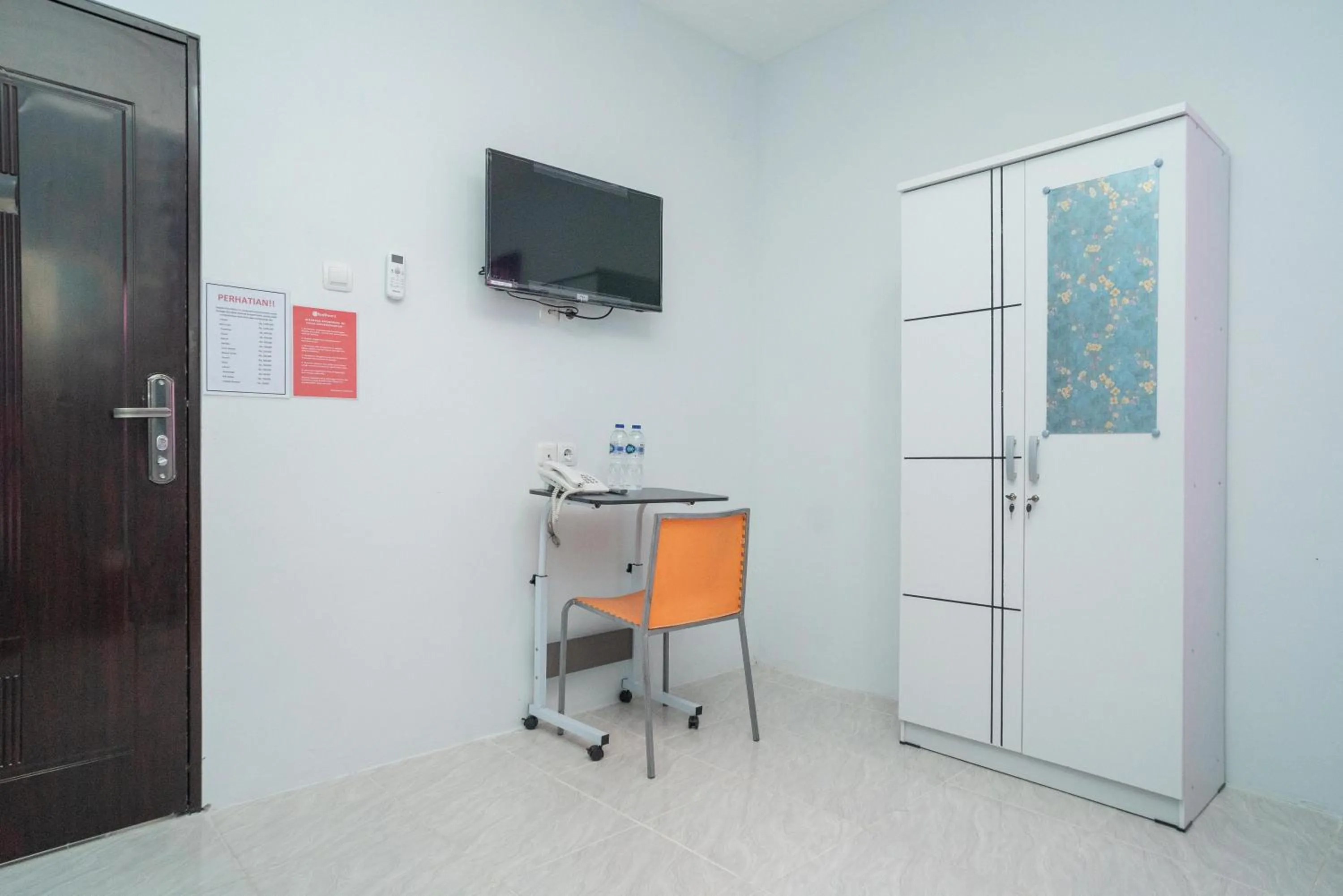 RedDoorz Plus near ITC Cempaka Mas 2