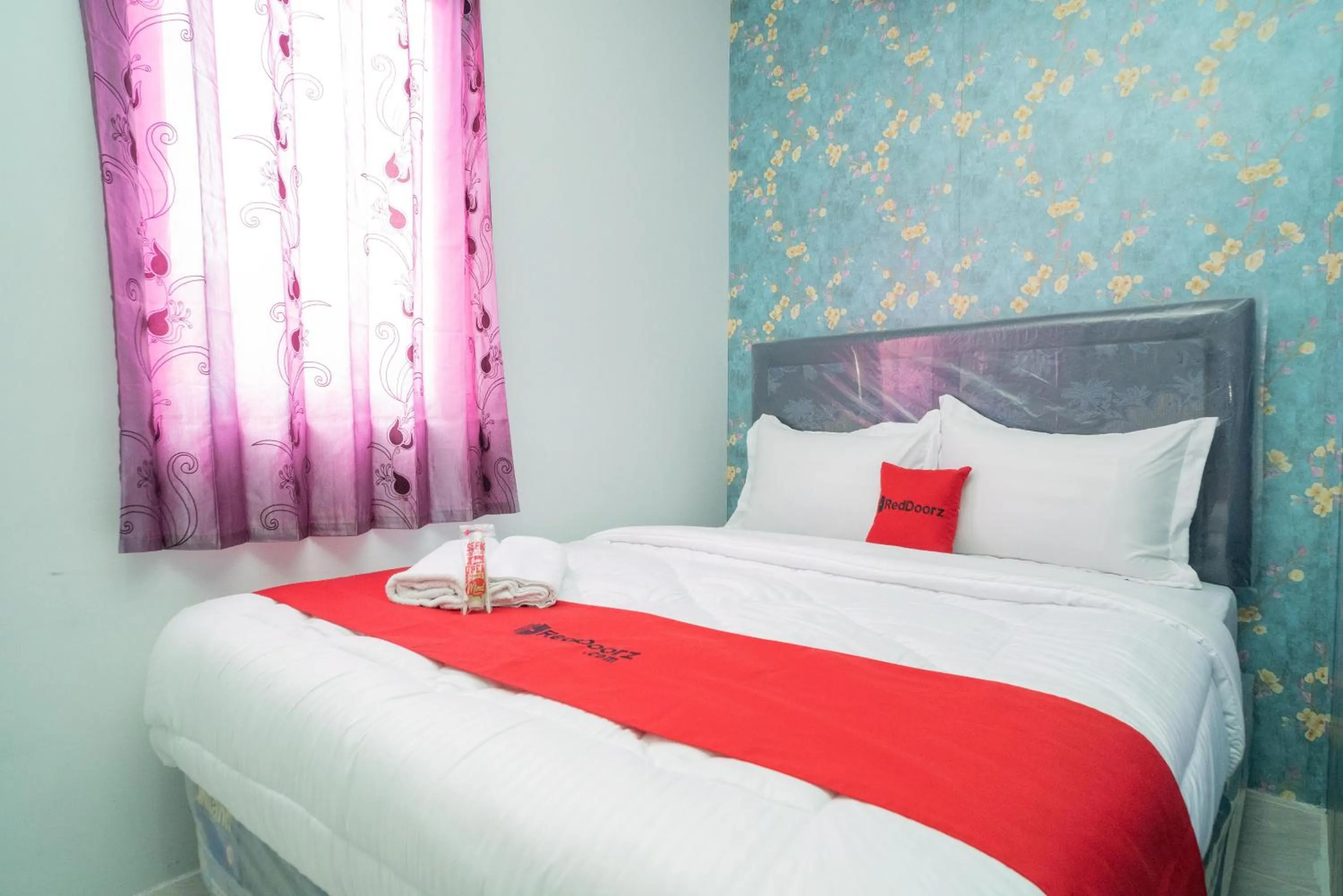 Bed in RedDoorz Plus near ITC Cempaka Mas 2