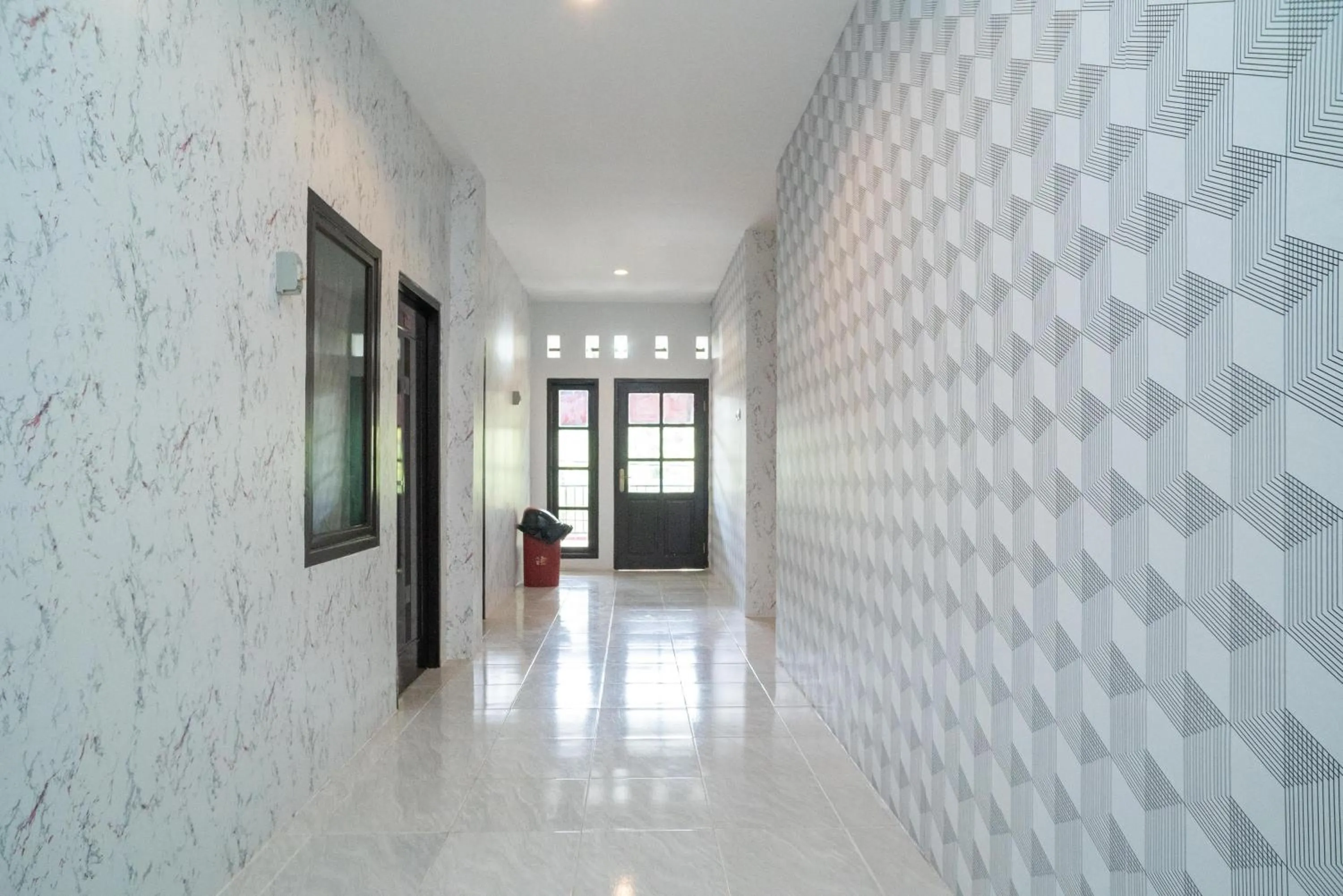 RedDoorz Plus near ITC Cempaka Mas 2