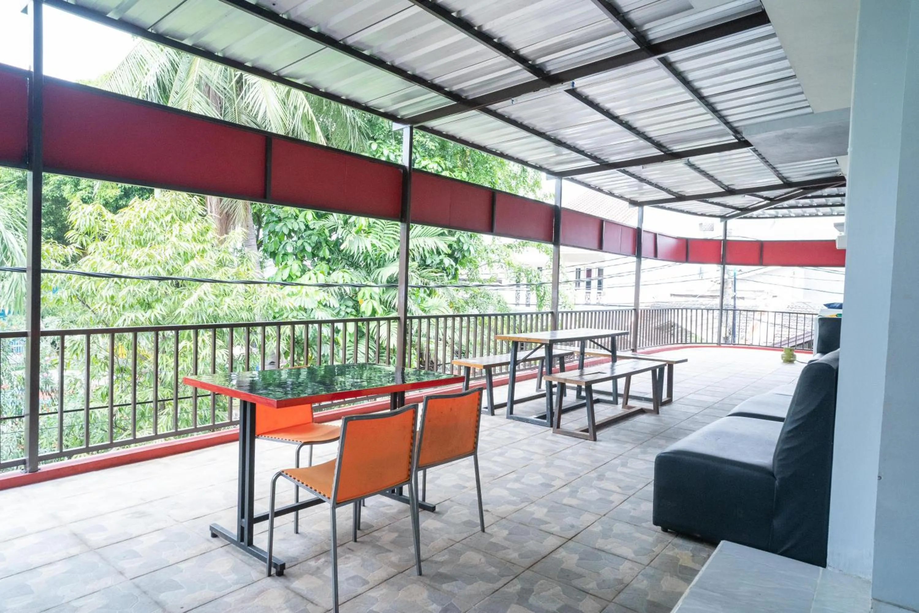 RedDoorz Plus near ITC Cempaka Mas 2