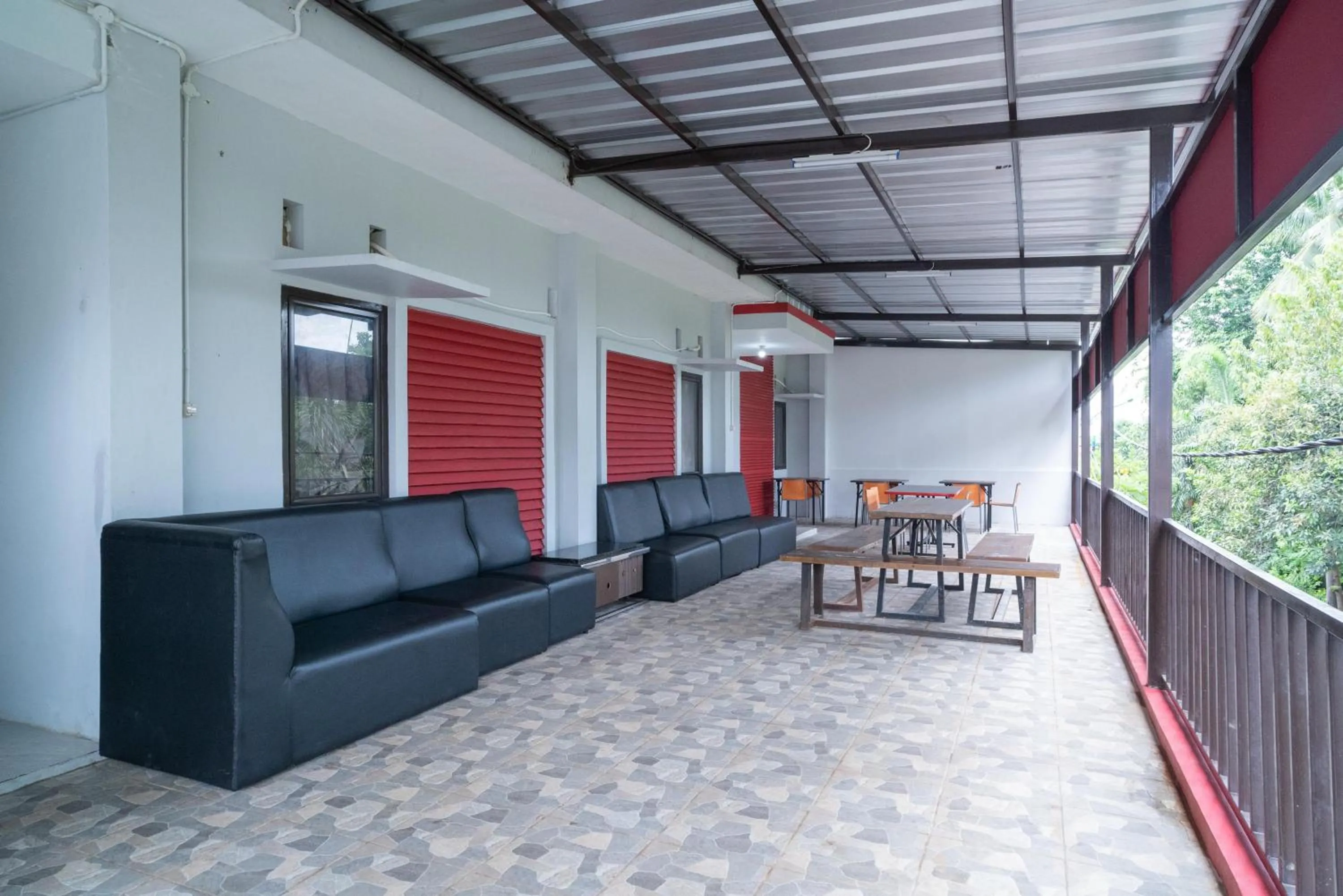 RedDoorz Plus near ITC Cempaka Mas 2