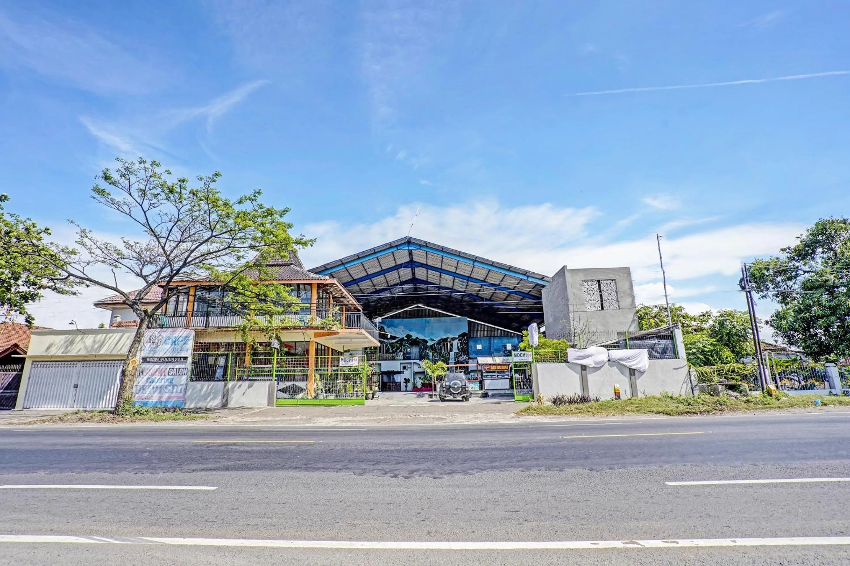 Facade/entrance in OYO 90943 Mochi 88 Homestay