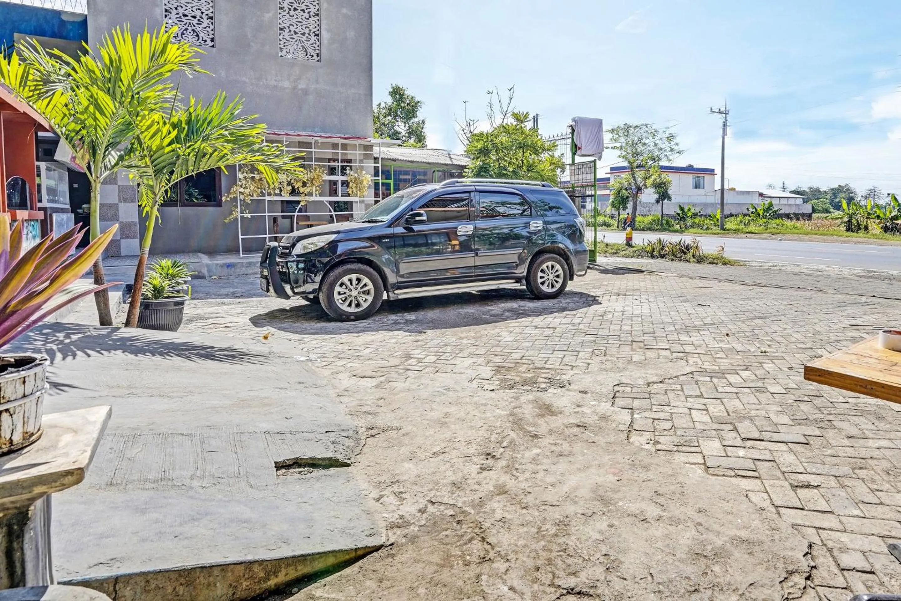 Facade/entrance in OYO 90943 Mochi 88 Homestay