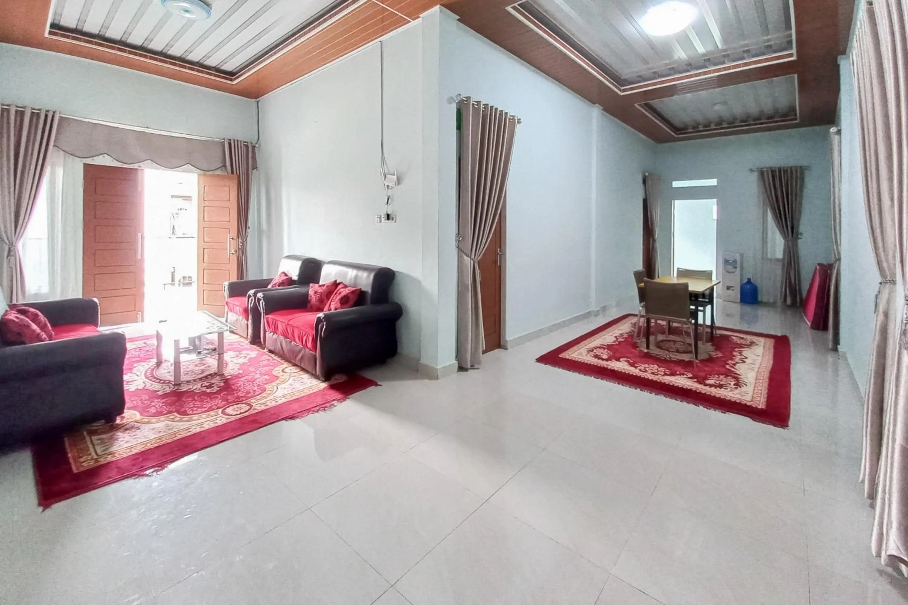 Seating area, Bed in Panam House Syariah RedPartner