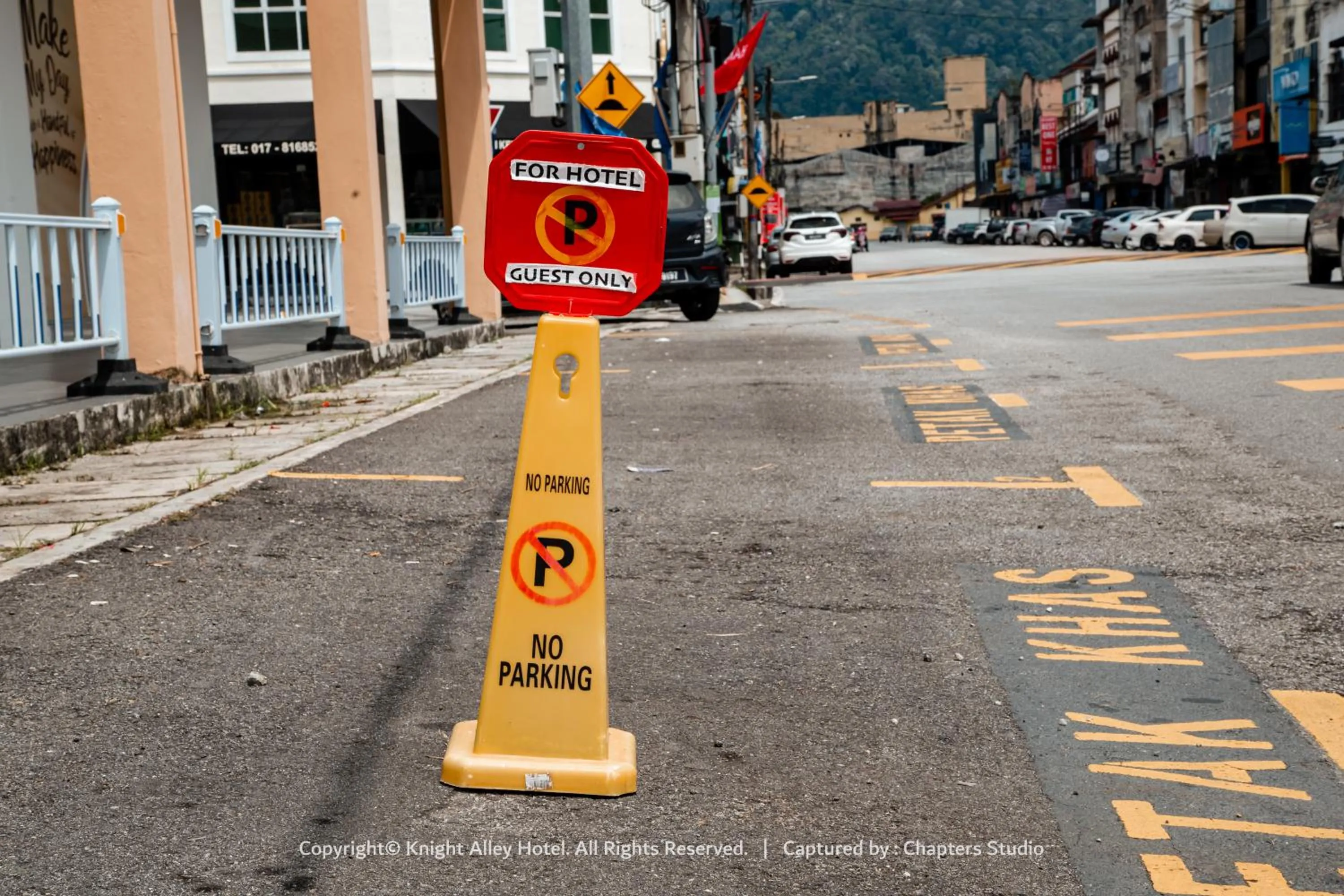 Parking in Knight Alley Hotel