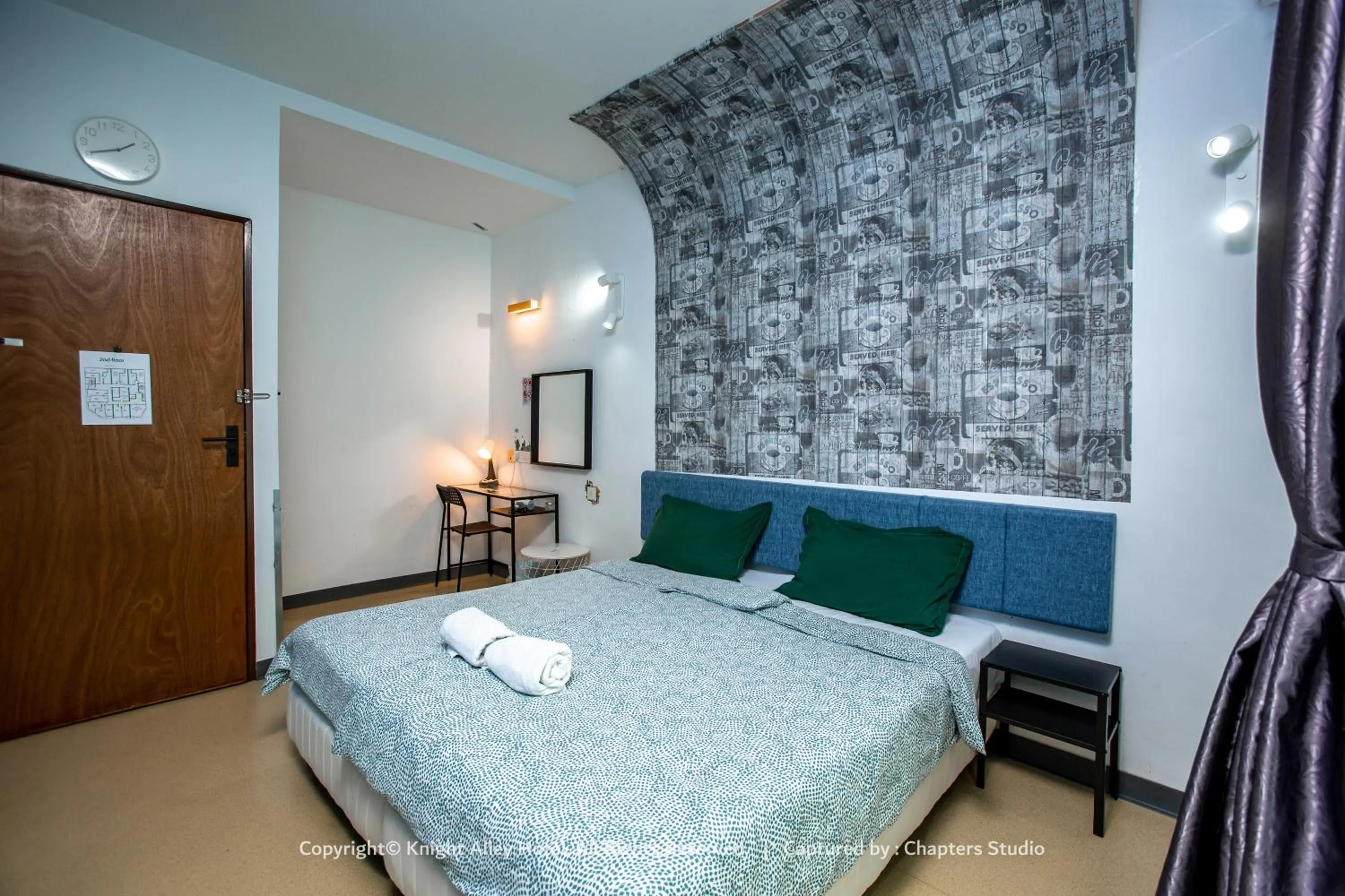 Bedroom, Bed in Knight Alley Hotel