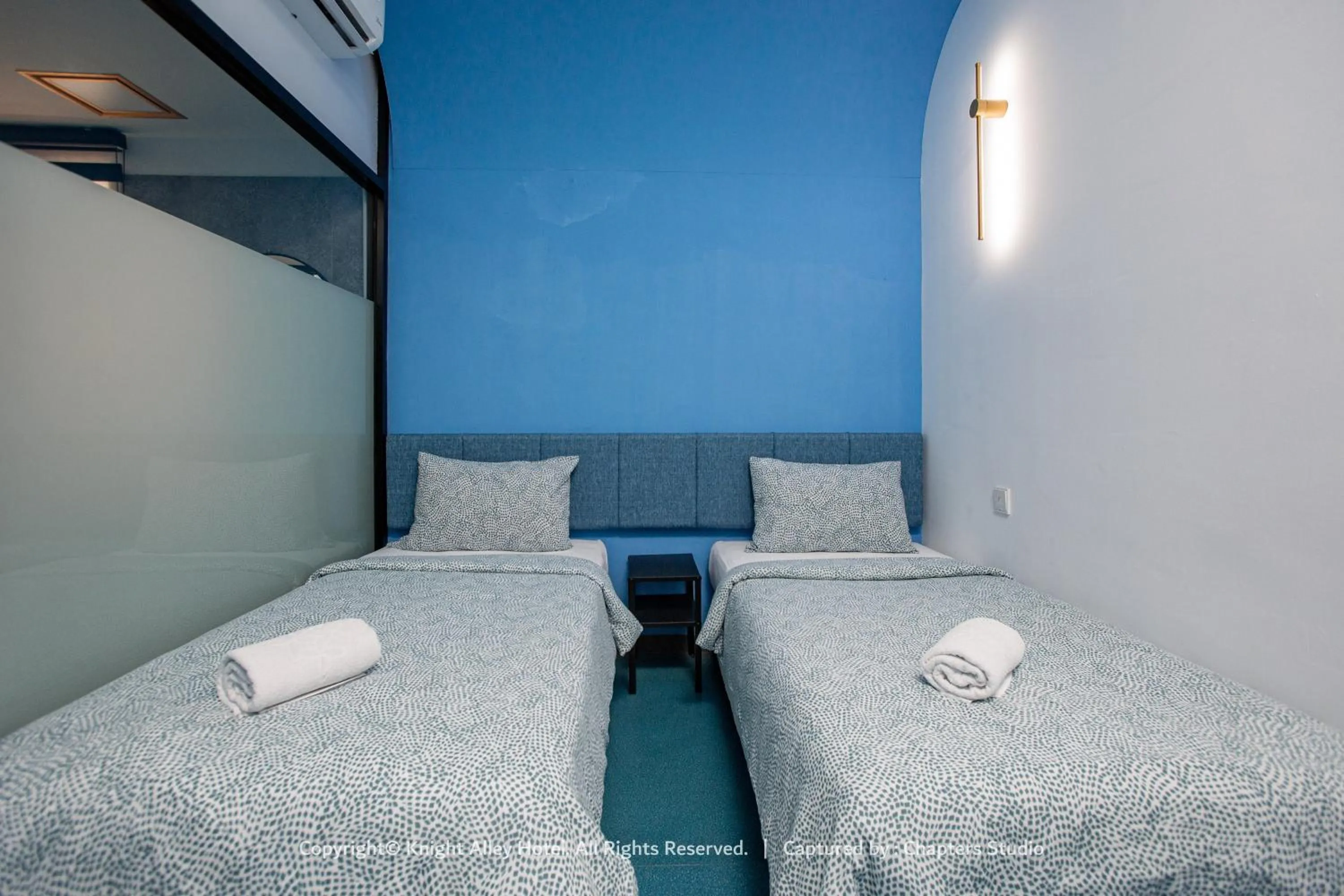 Bed in Knight Alley Hotel