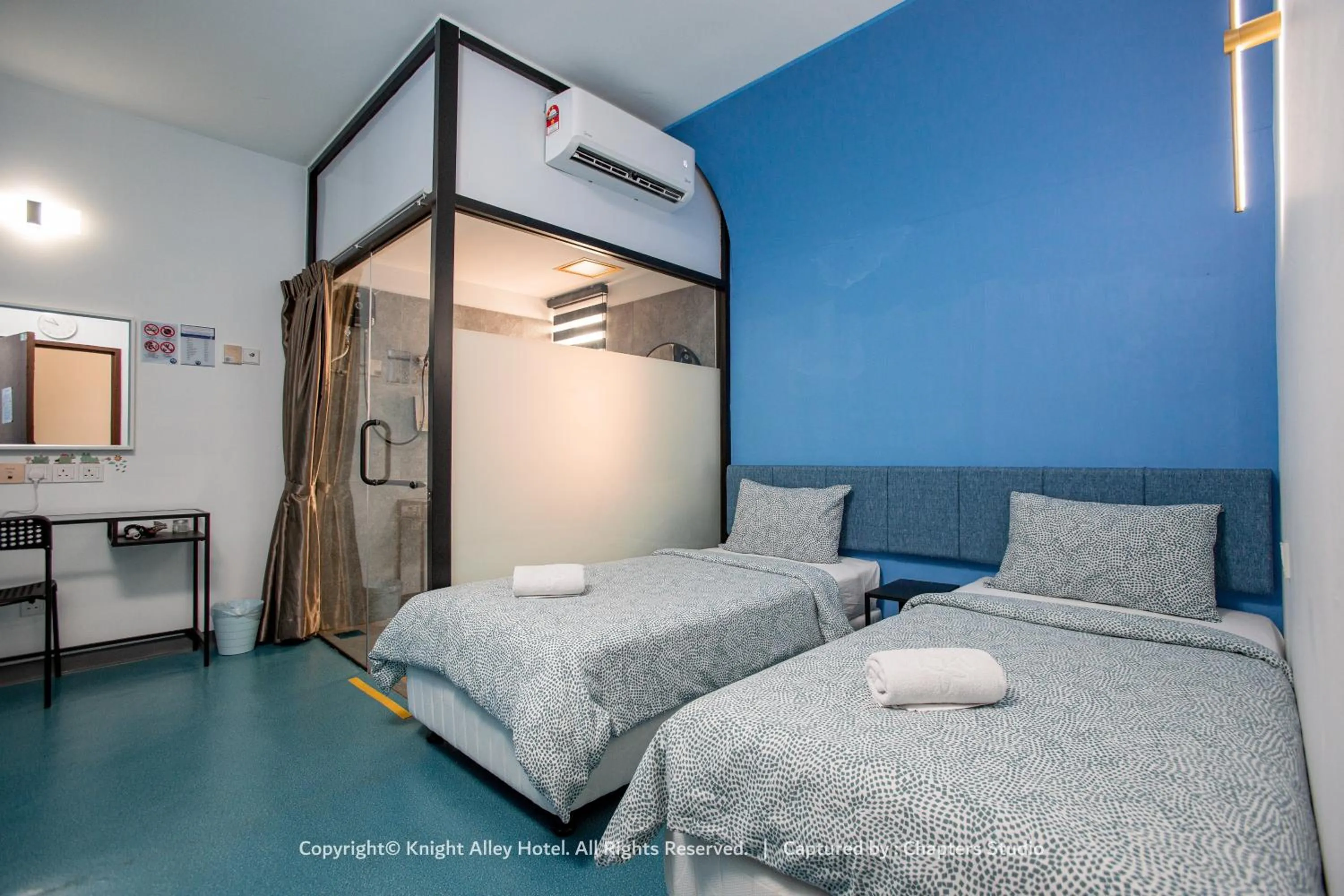 Bedroom, Bed in Knight Alley Hotel