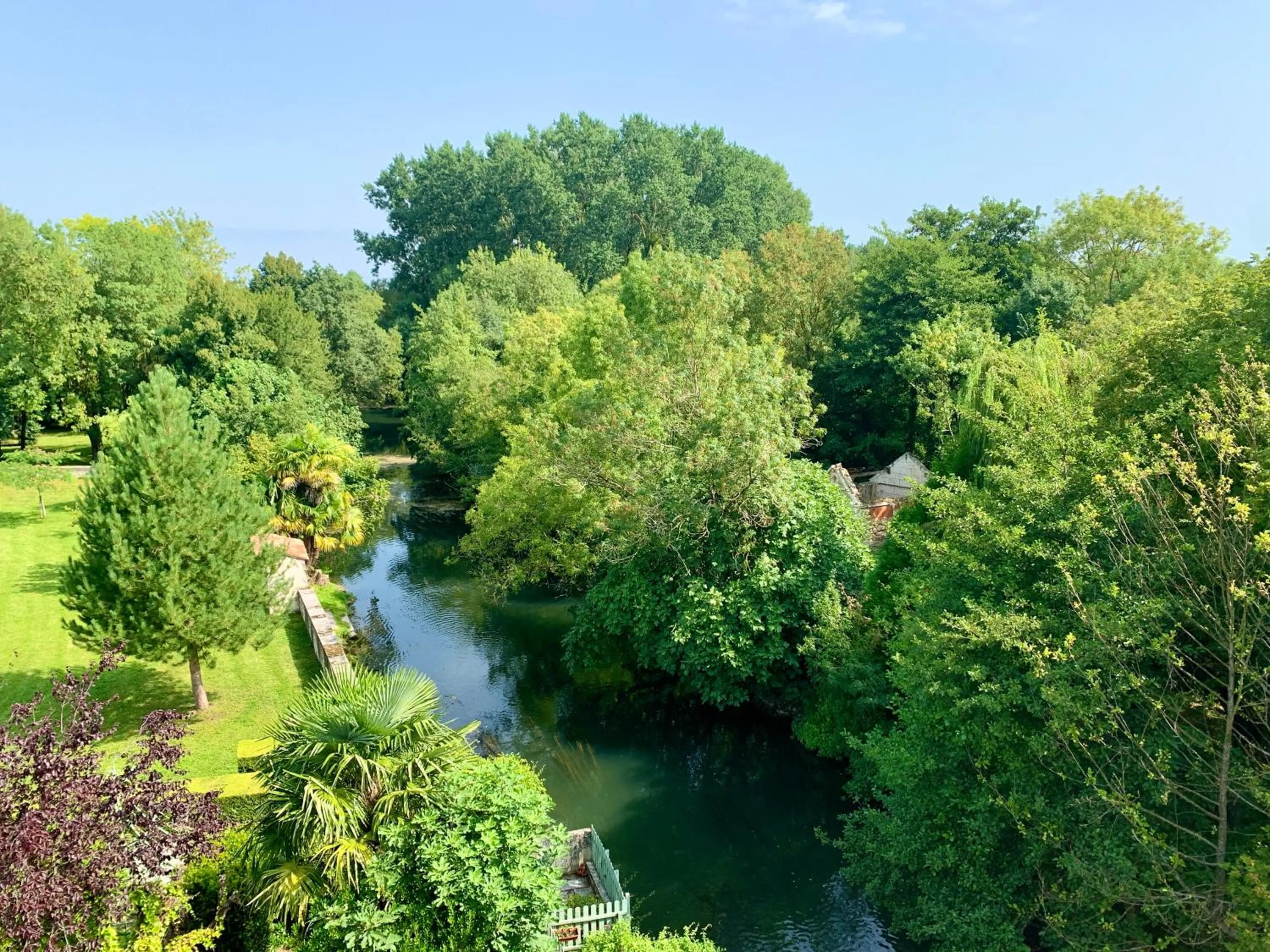 Beautiful large stylish villa centrally located in Pons
