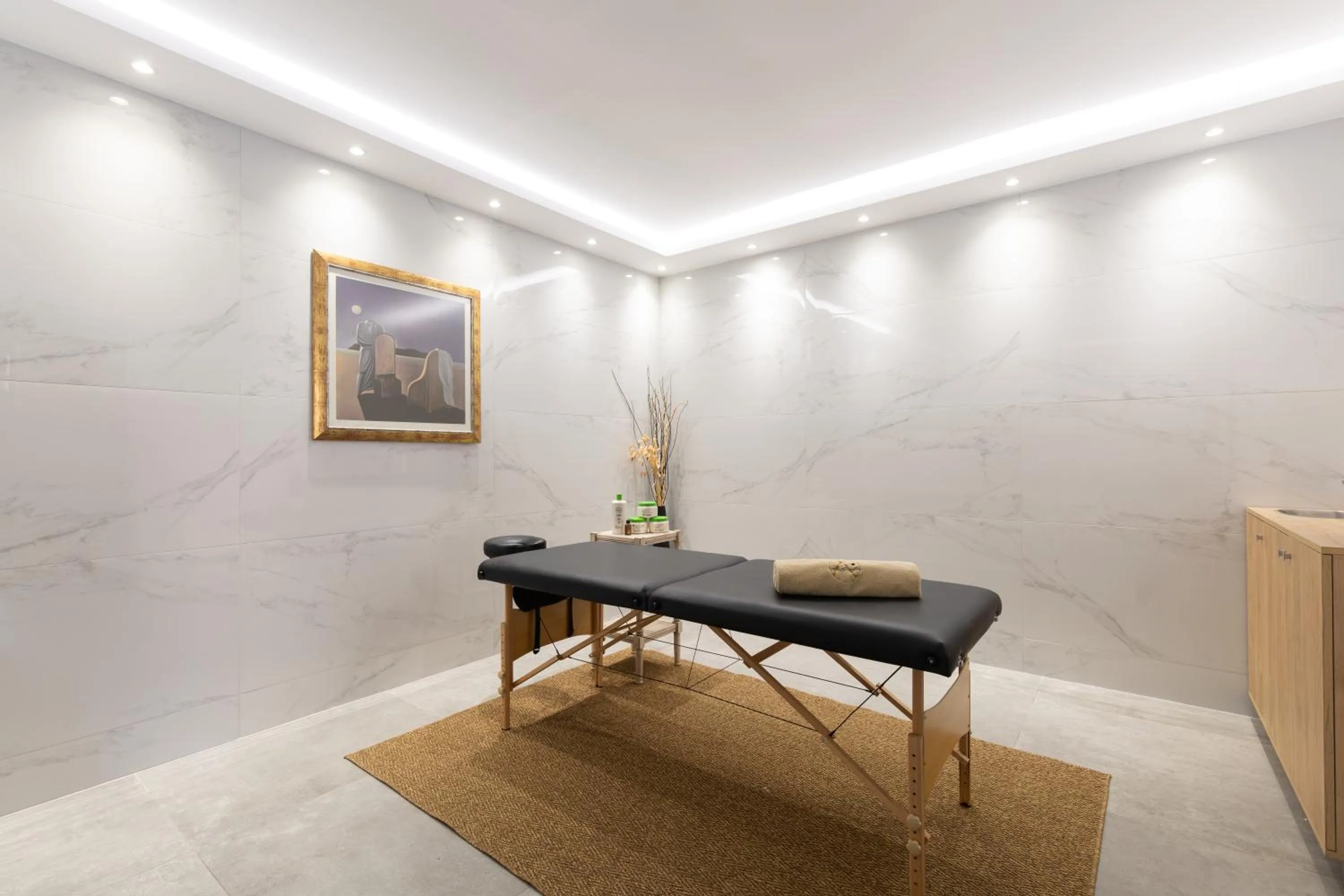 Massage in Akrolithos Luxury Suites & Spa