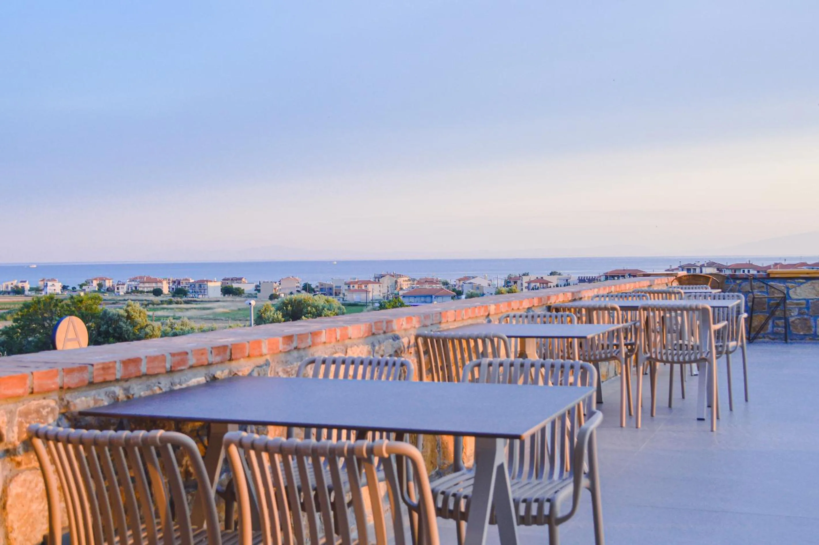 Restaurant/places to eat in Akrolithos Luxury Suites & Spa