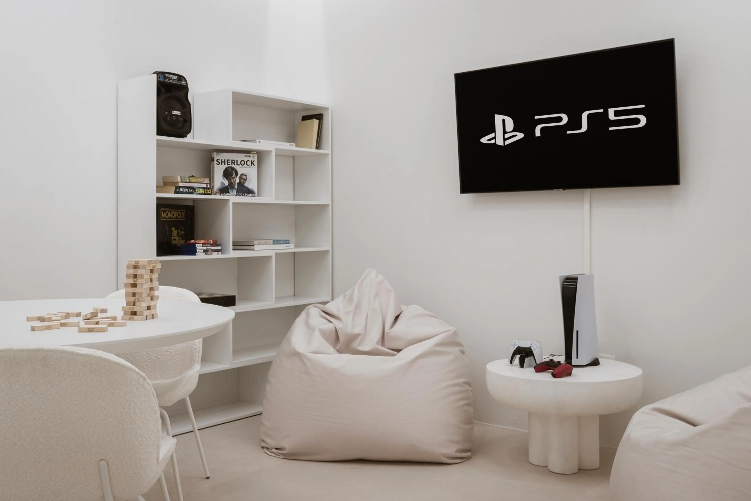 Communal lounge/ TV room in Lovia Mykonos