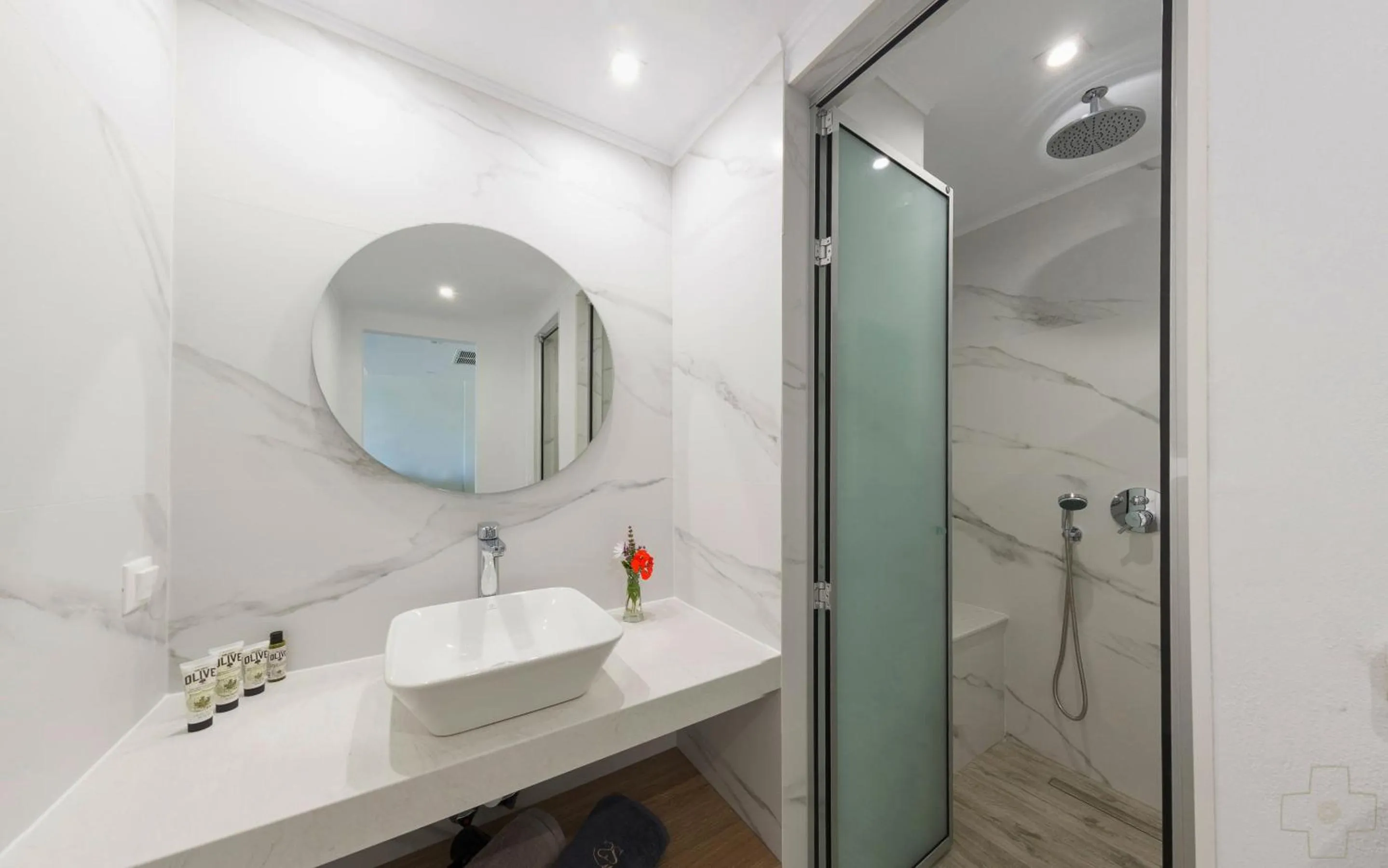 Spiros-Soula Thematic Suites