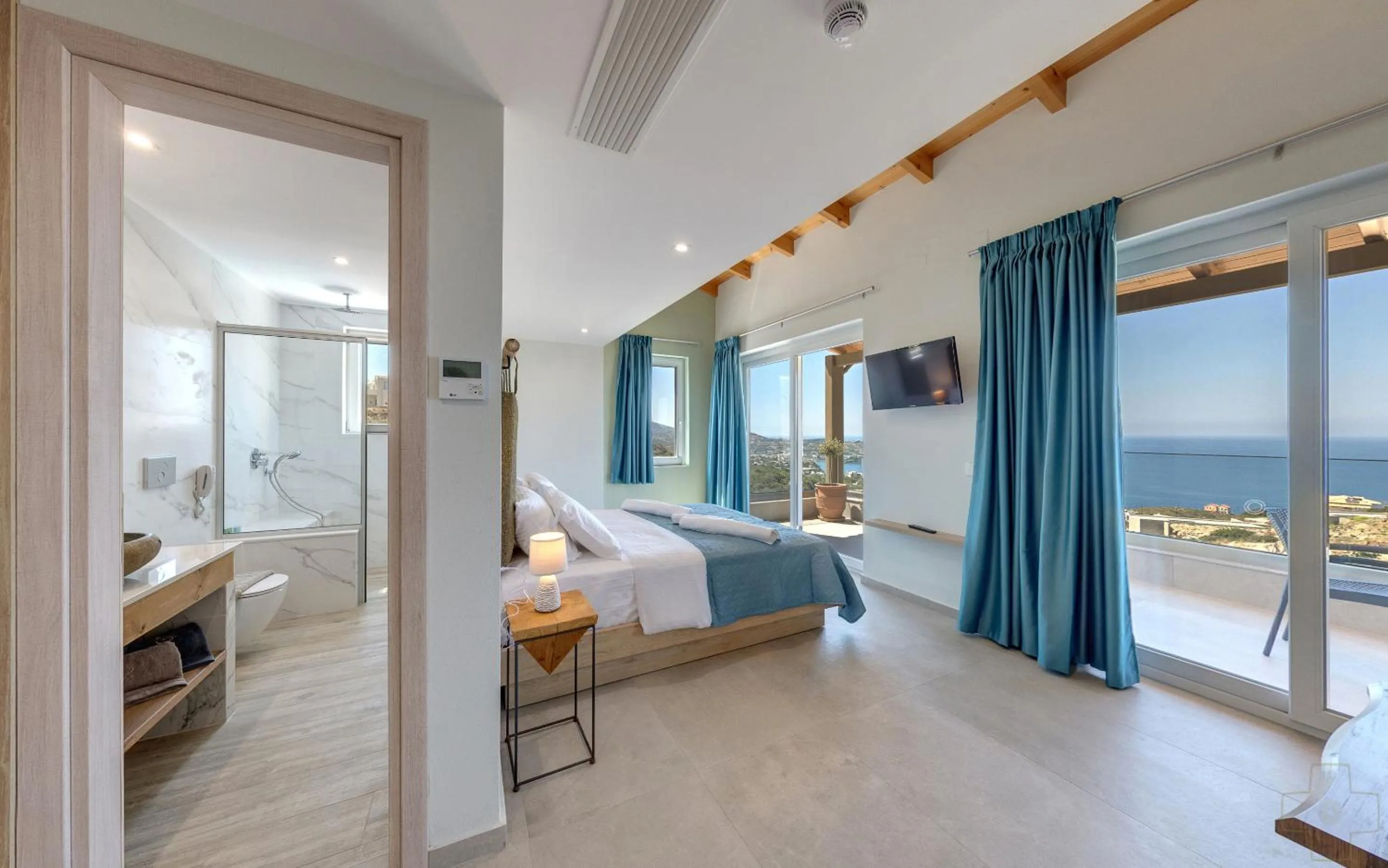 Bed in Spiros-Soula Thematic Suites