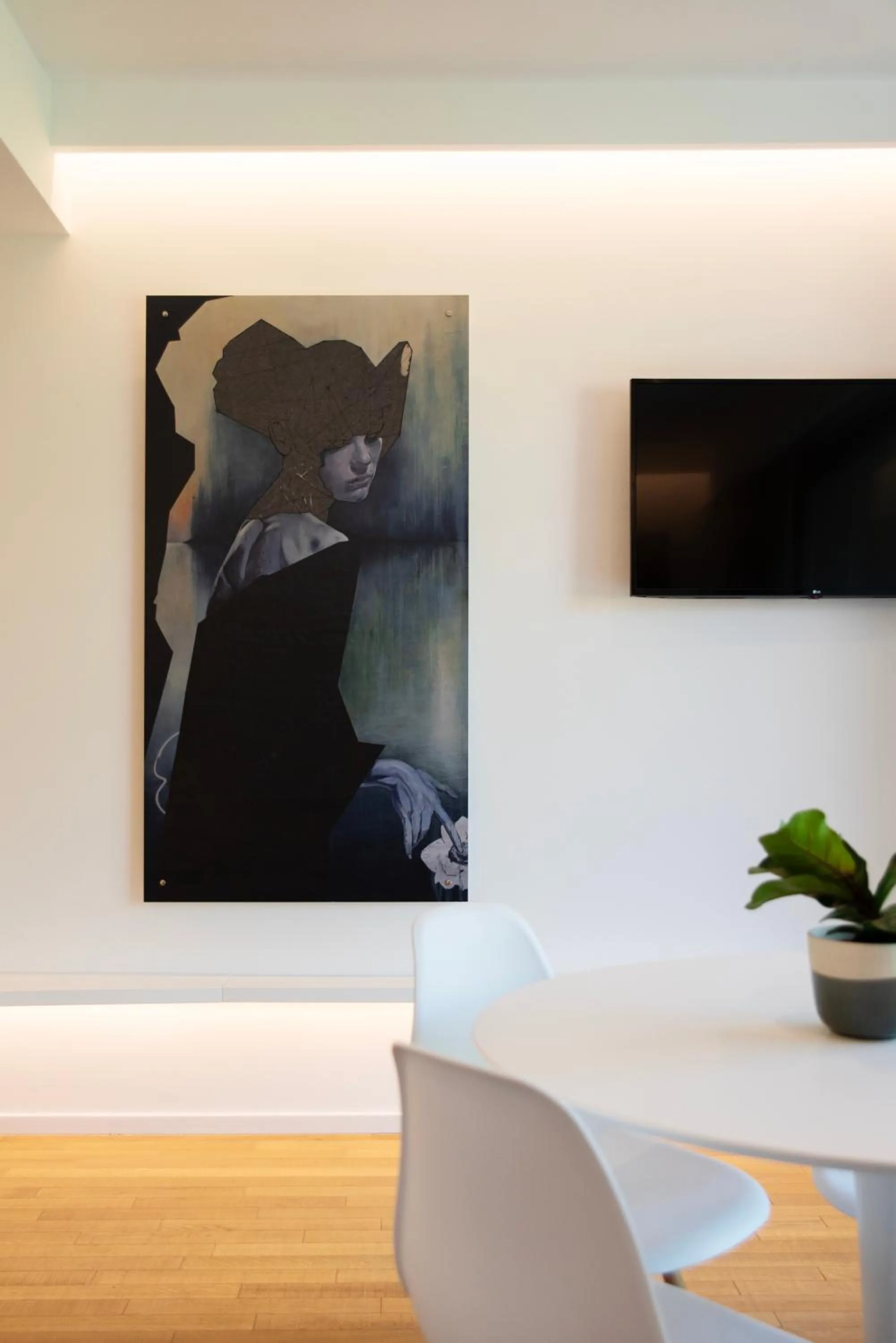 TV and multimedia in Marina Gardens Boutique&Suites