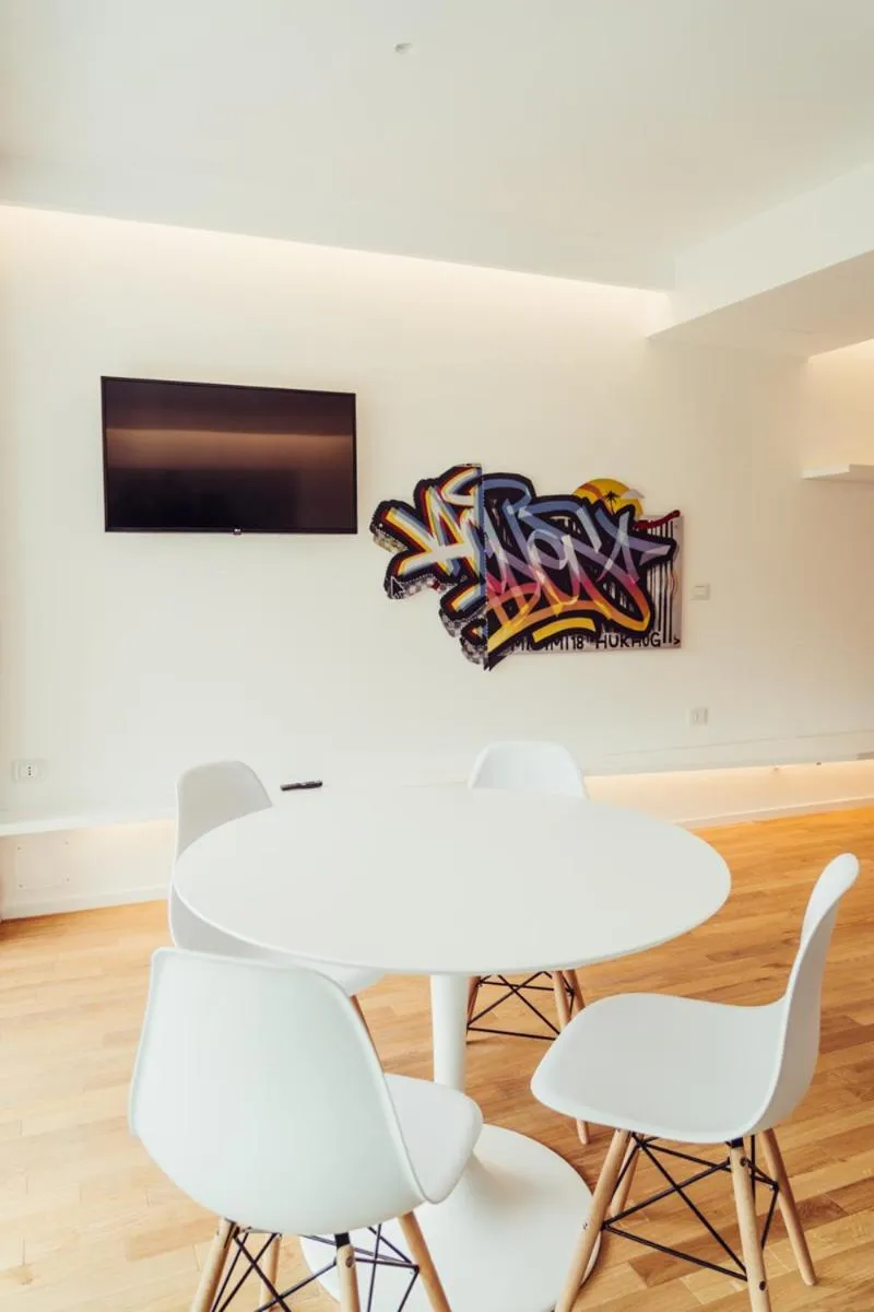 TV and multimedia in Marina Gardens Boutique&Suites