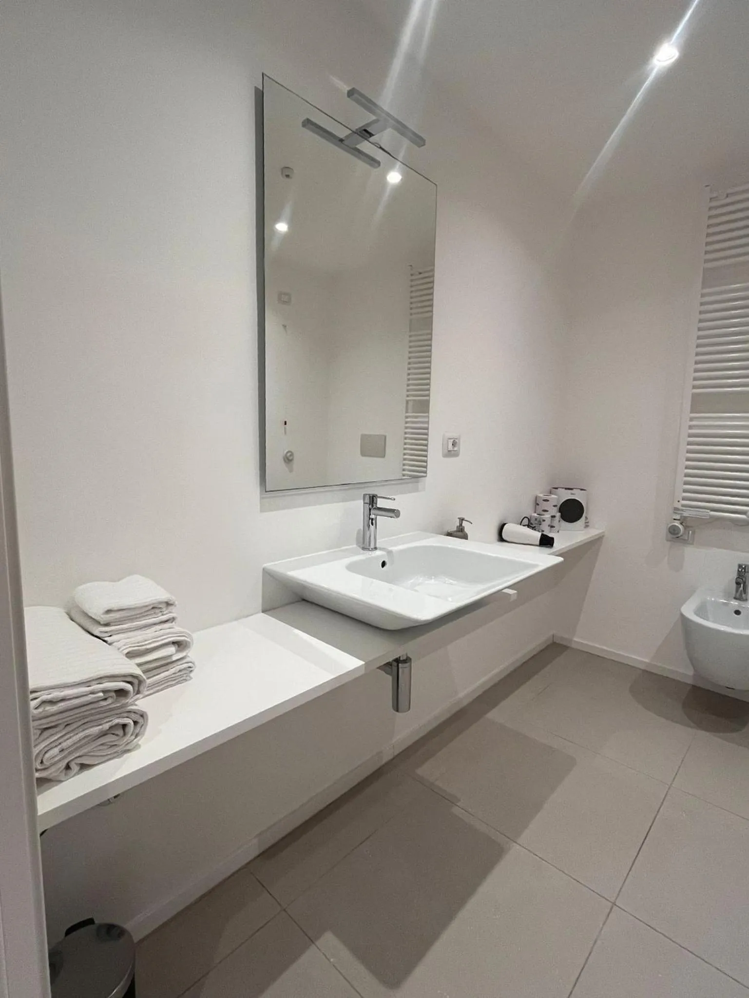 Bathroom in Marina Gardens Boutique&Suites