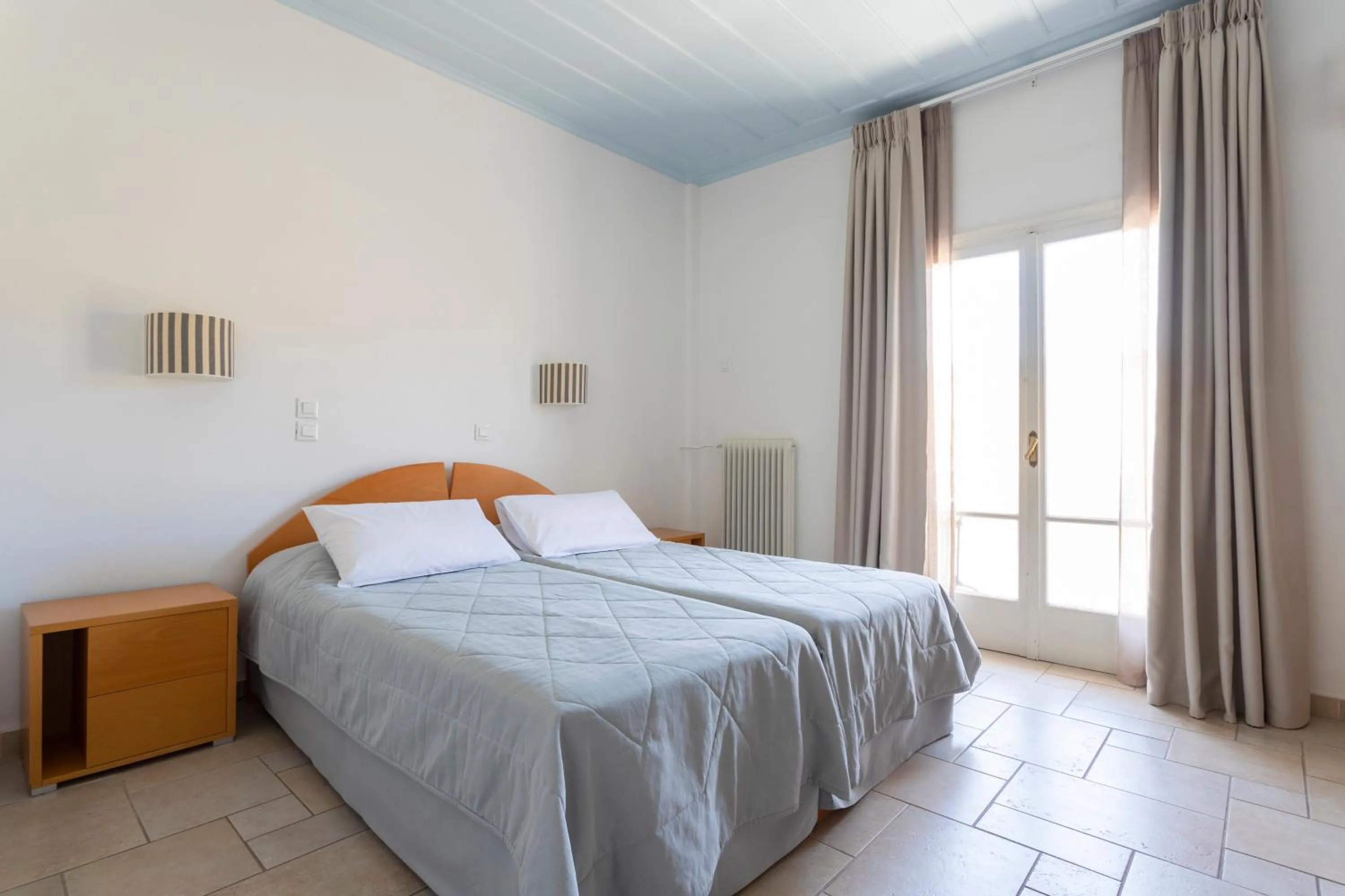 Bedroom, Bed in Hotel Roumani