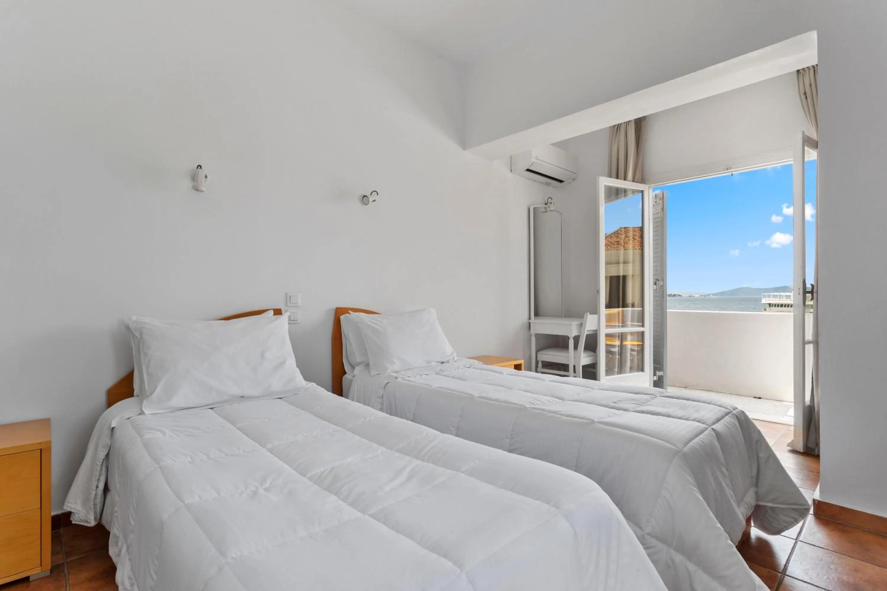 Bed in Hotel Roumani