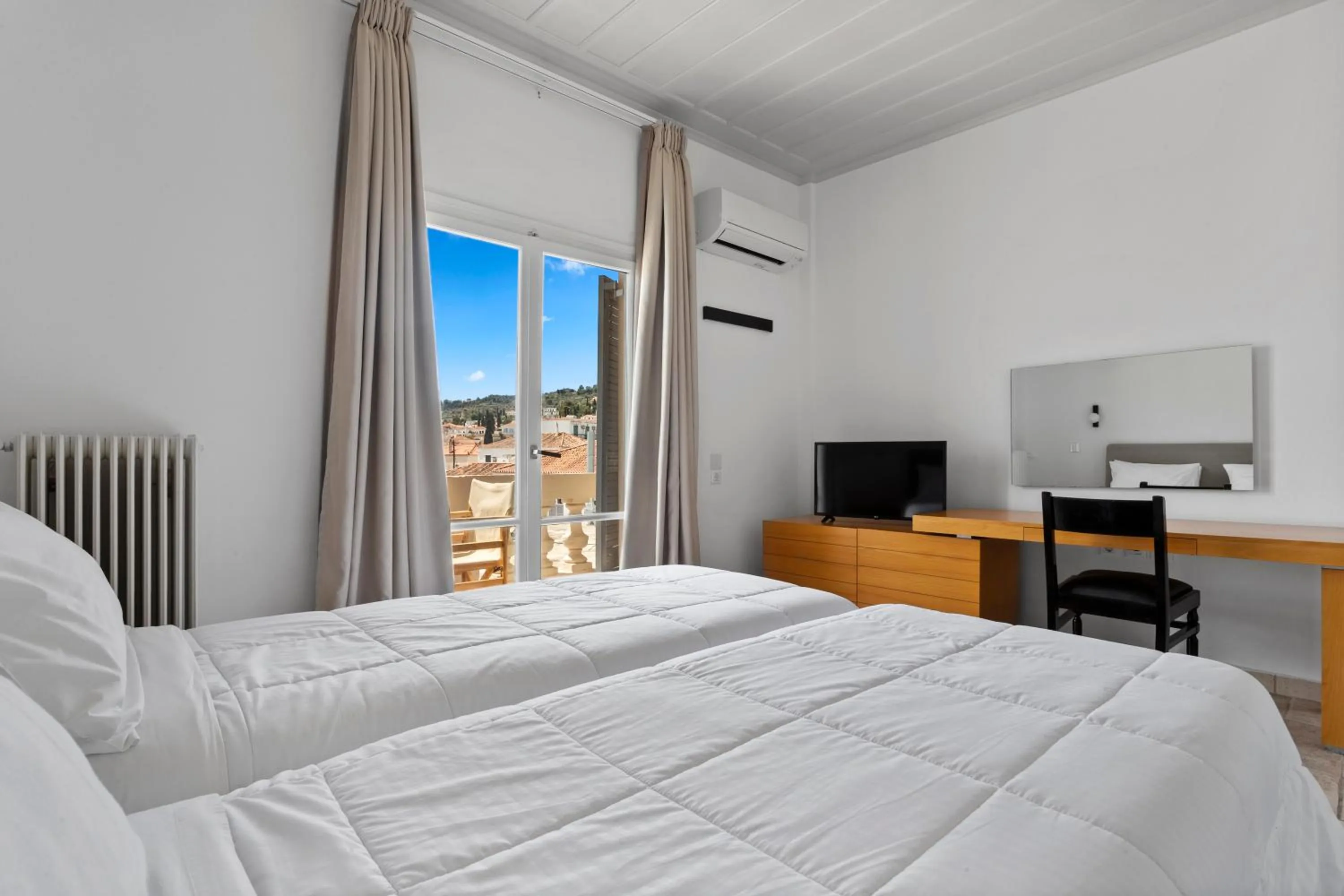 Bed in Hotel Roumani