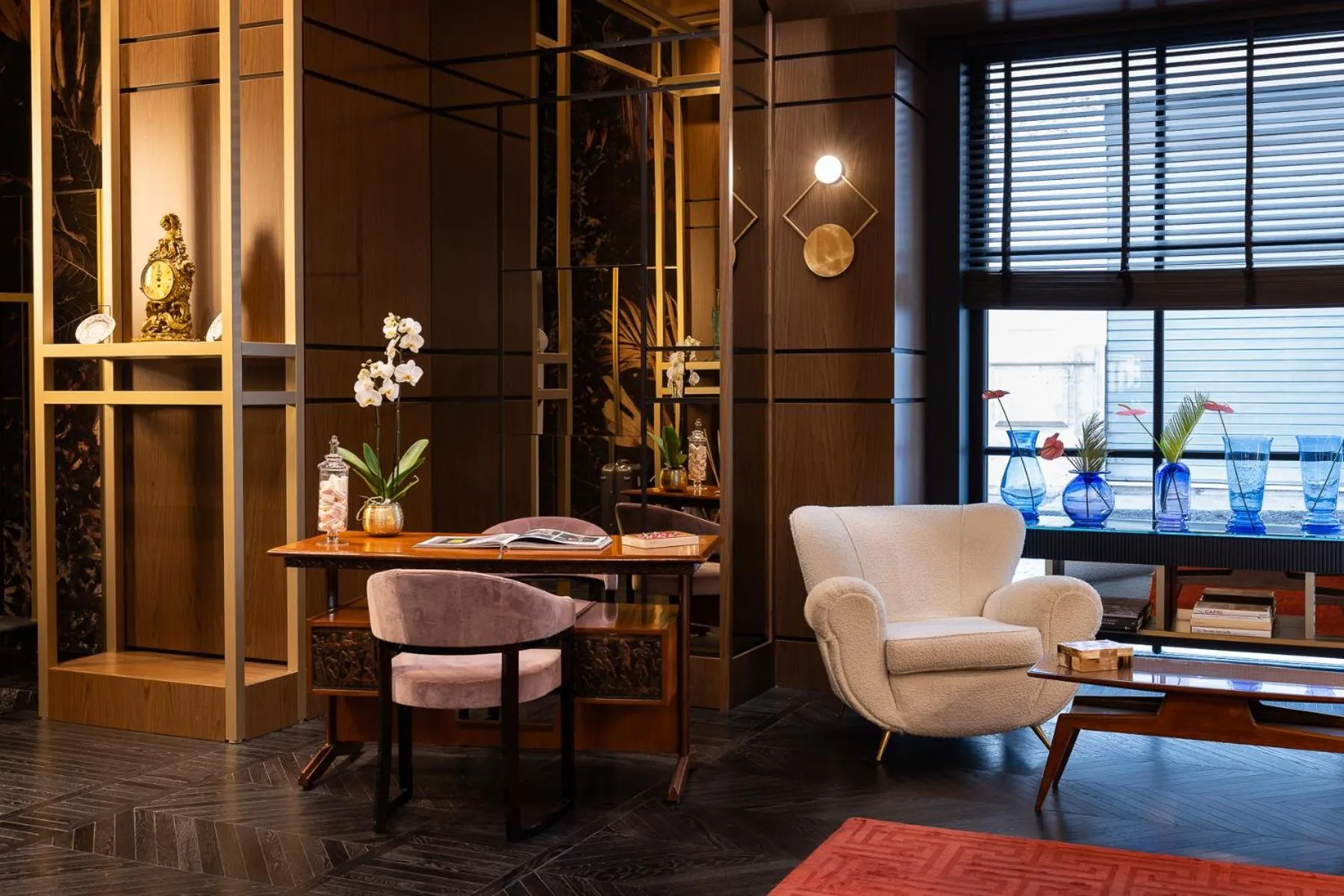 Lobby or reception in Umiltà 36