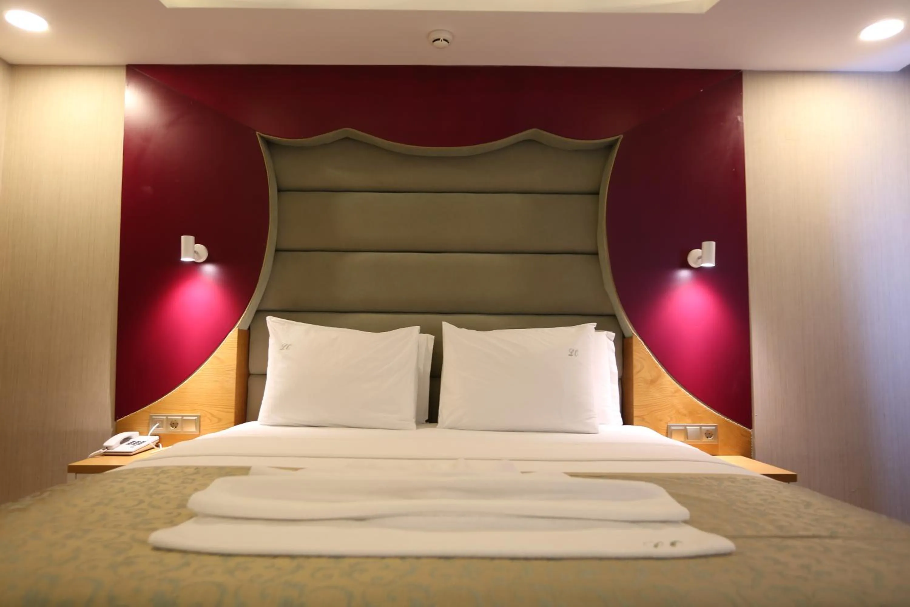 Bed in Life Corner Hotel