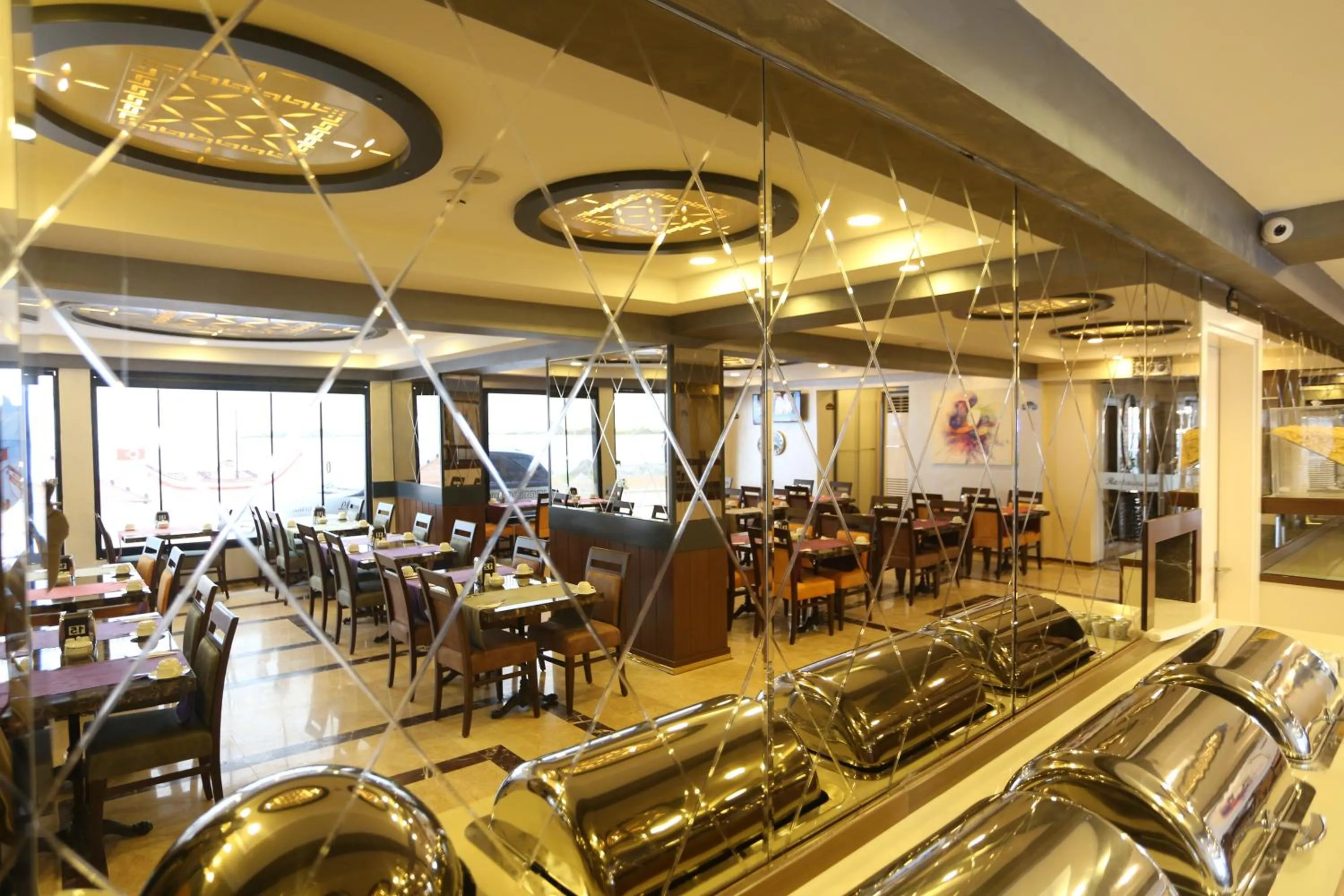 Restaurant/places to eat in Life Corner Hotel