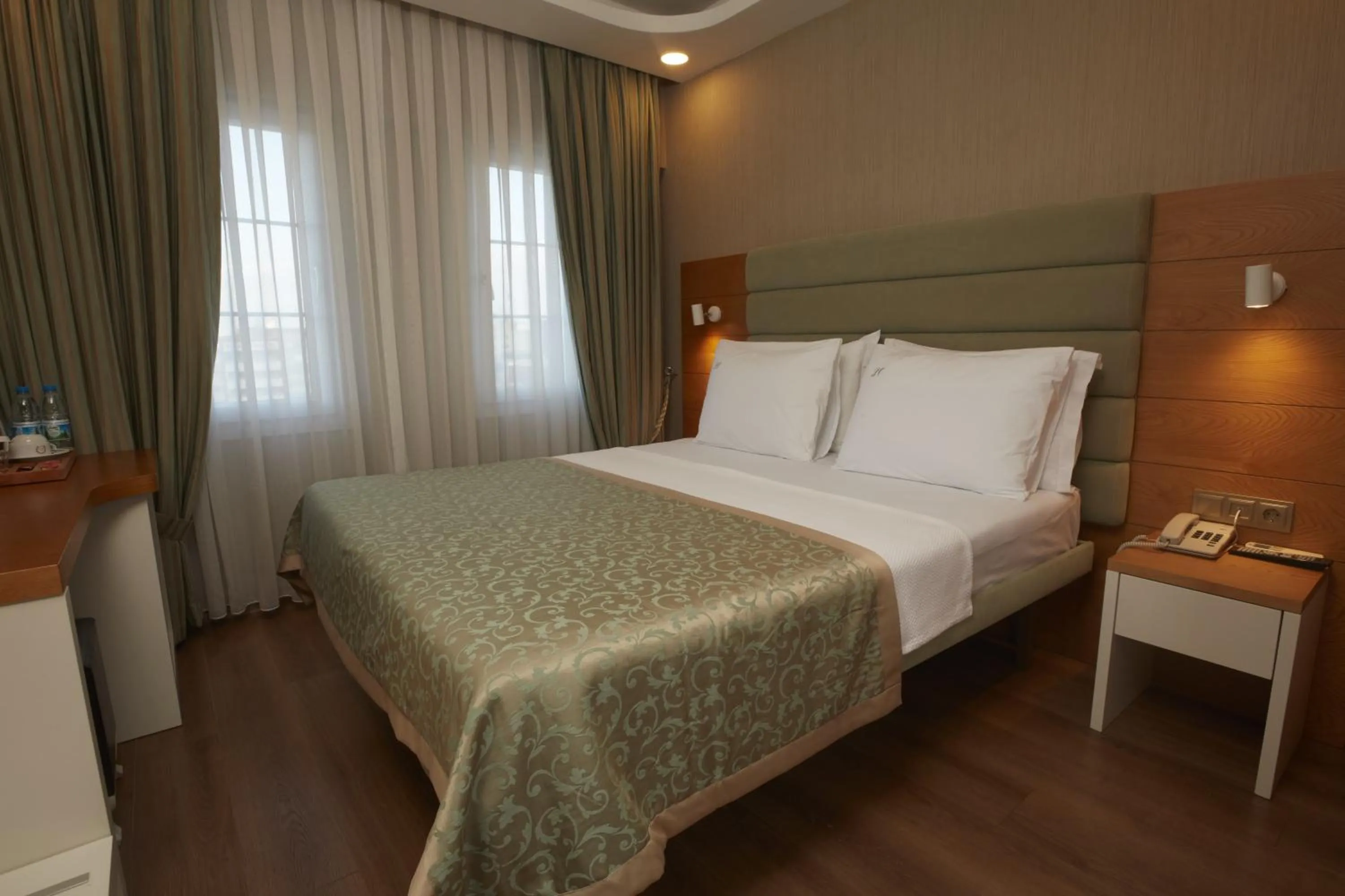 Bed in Life Corner Hotel