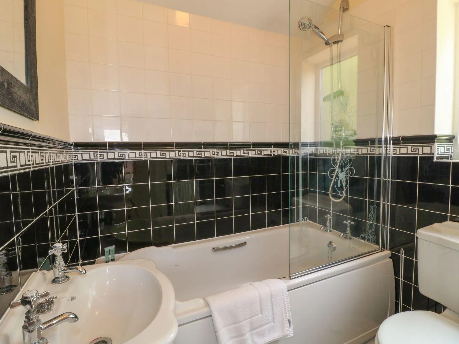 Bathroom in The Bear Inn