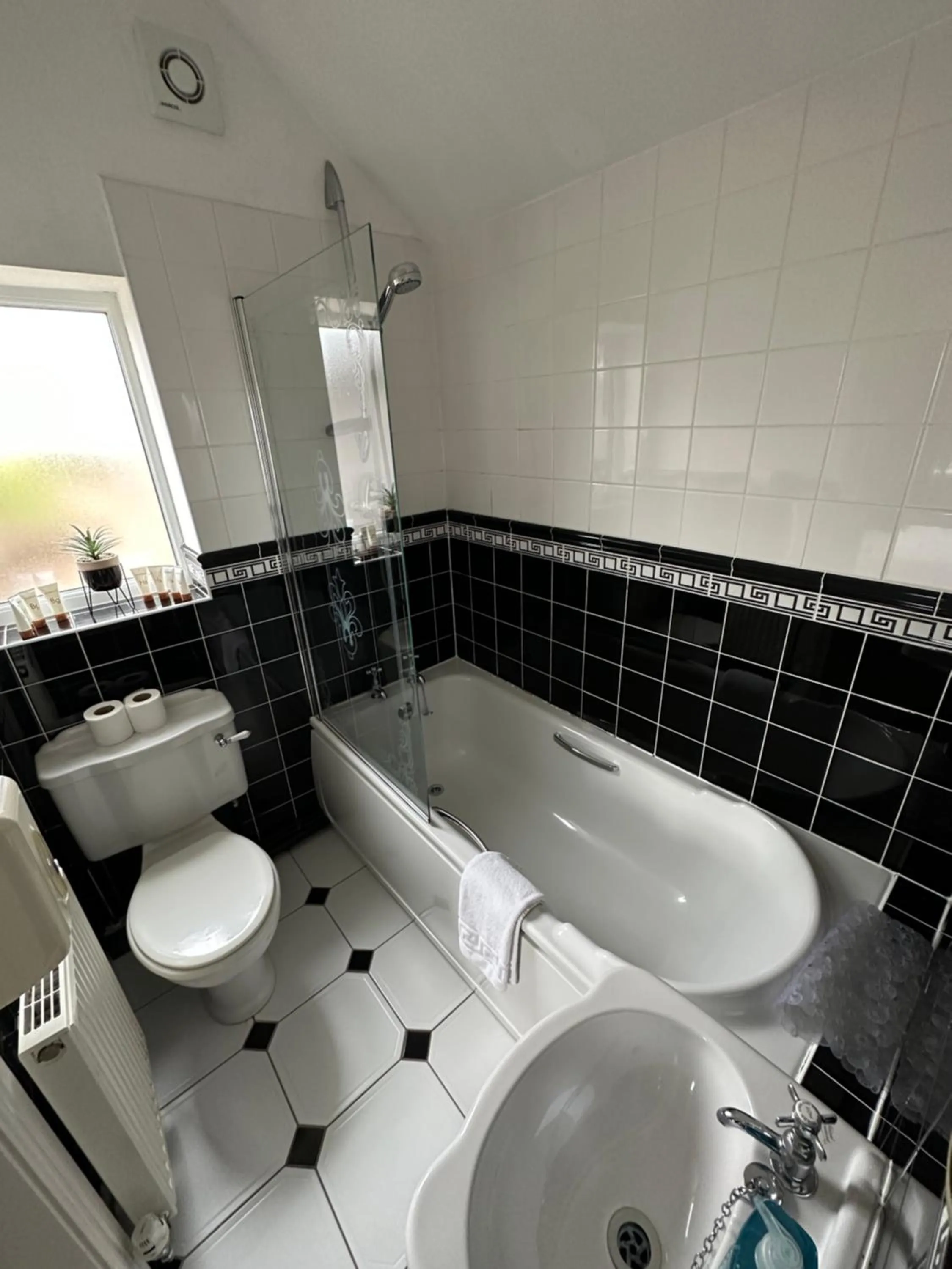 Bathroom in The Bear Inn