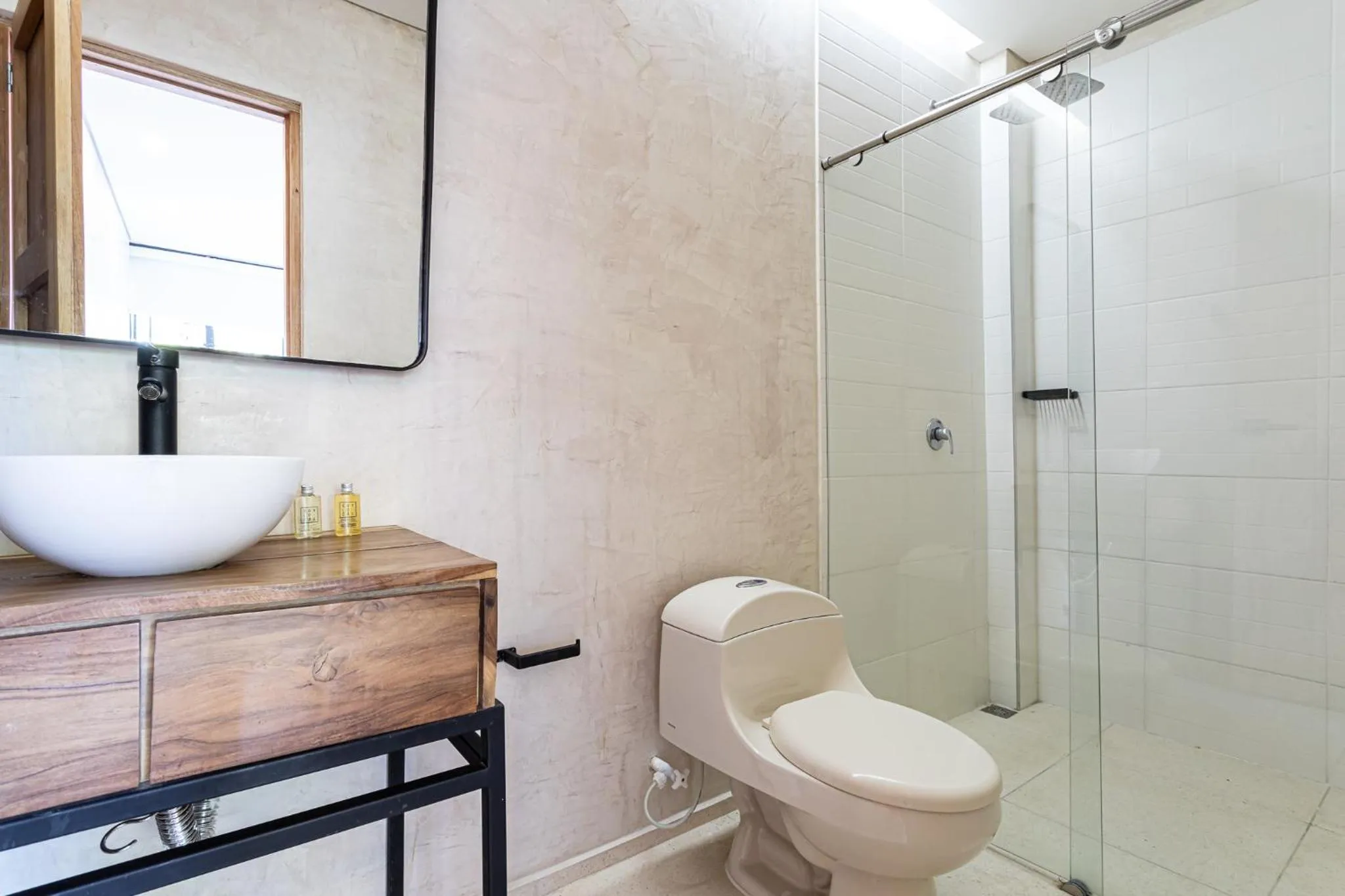 Shower in Soy Local Santa Marta