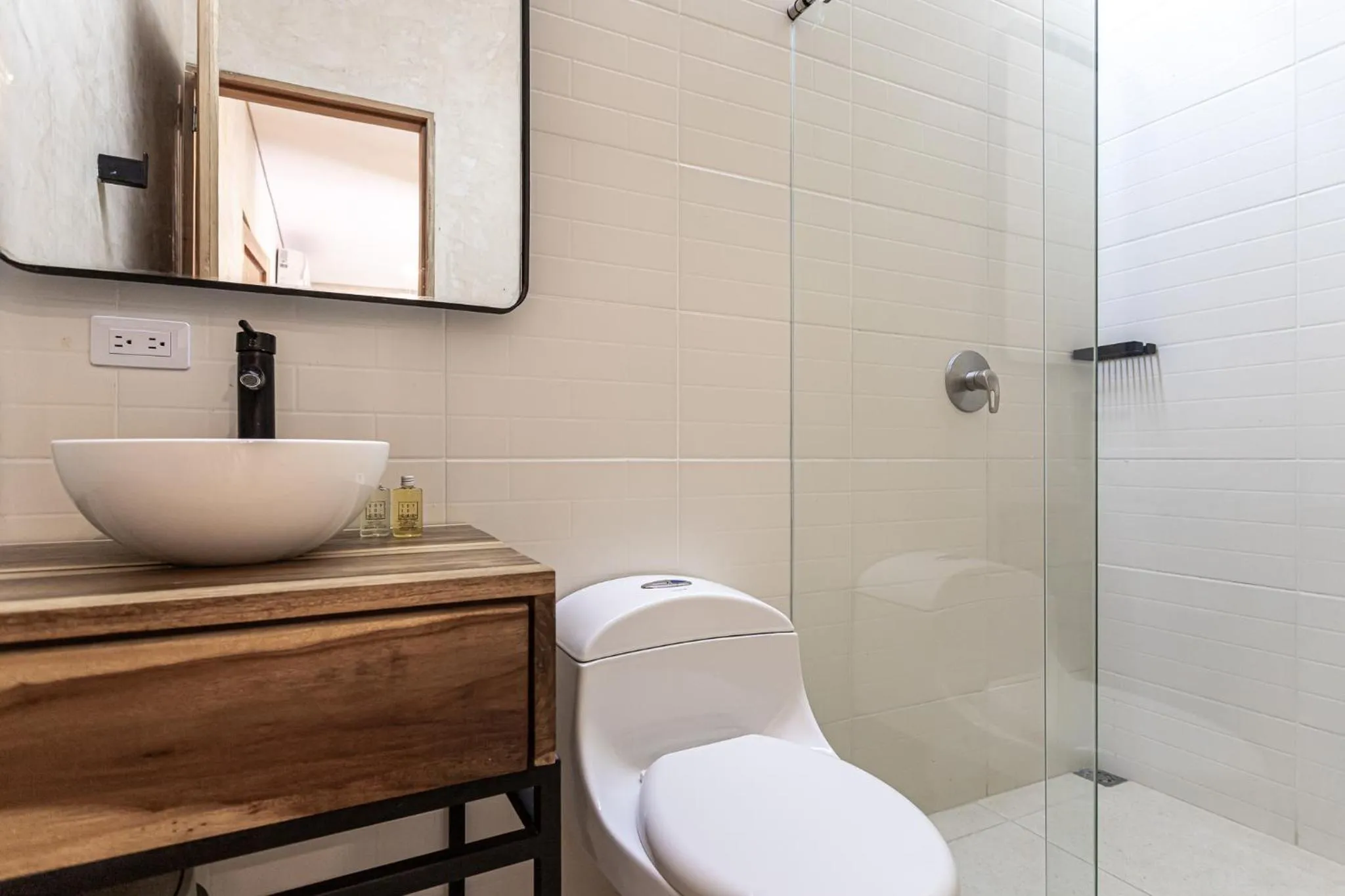 Shower in Soy Local Santa Marta