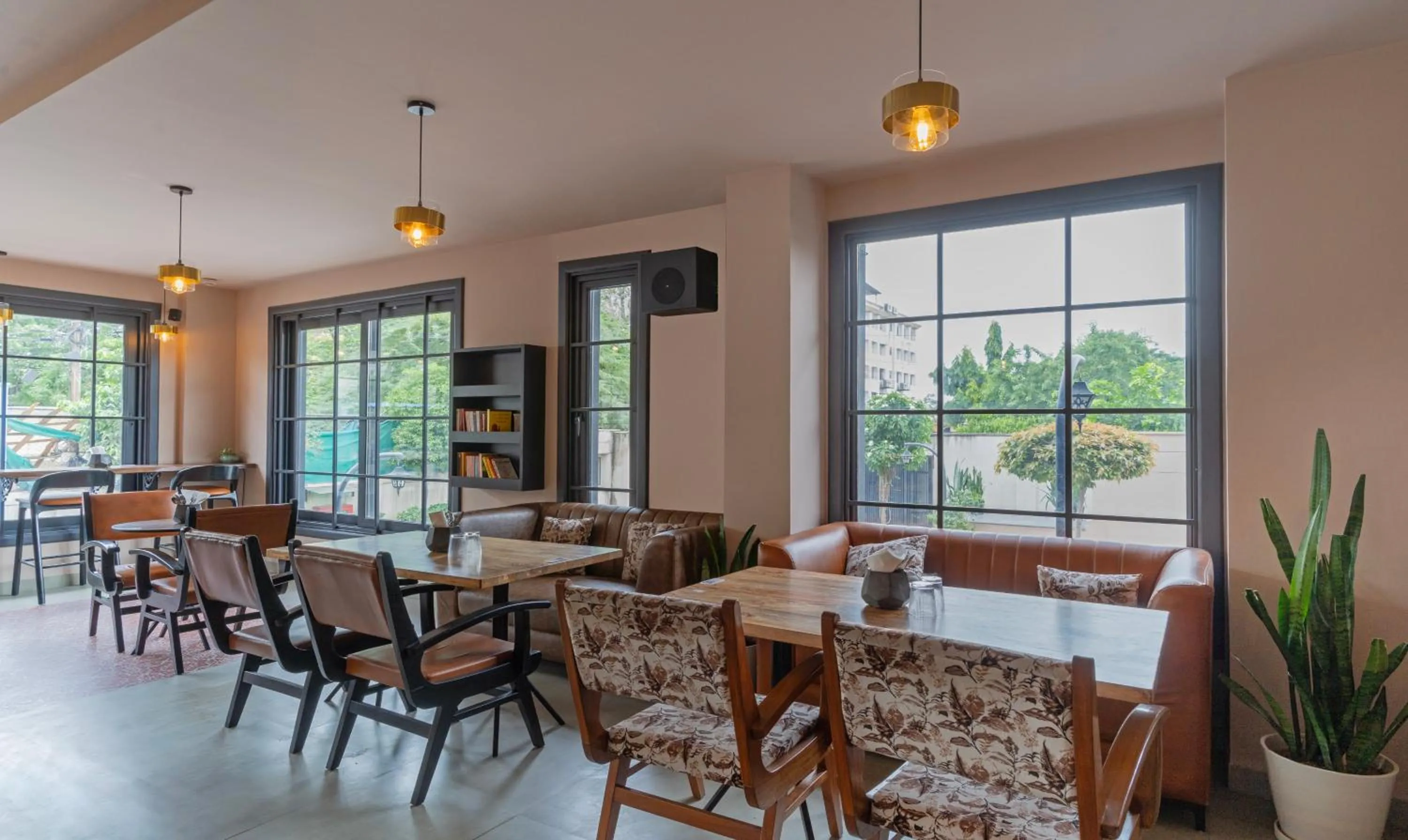 Restaurant/places to eat in Treebo Premium Baramasi By Jai Club Prime