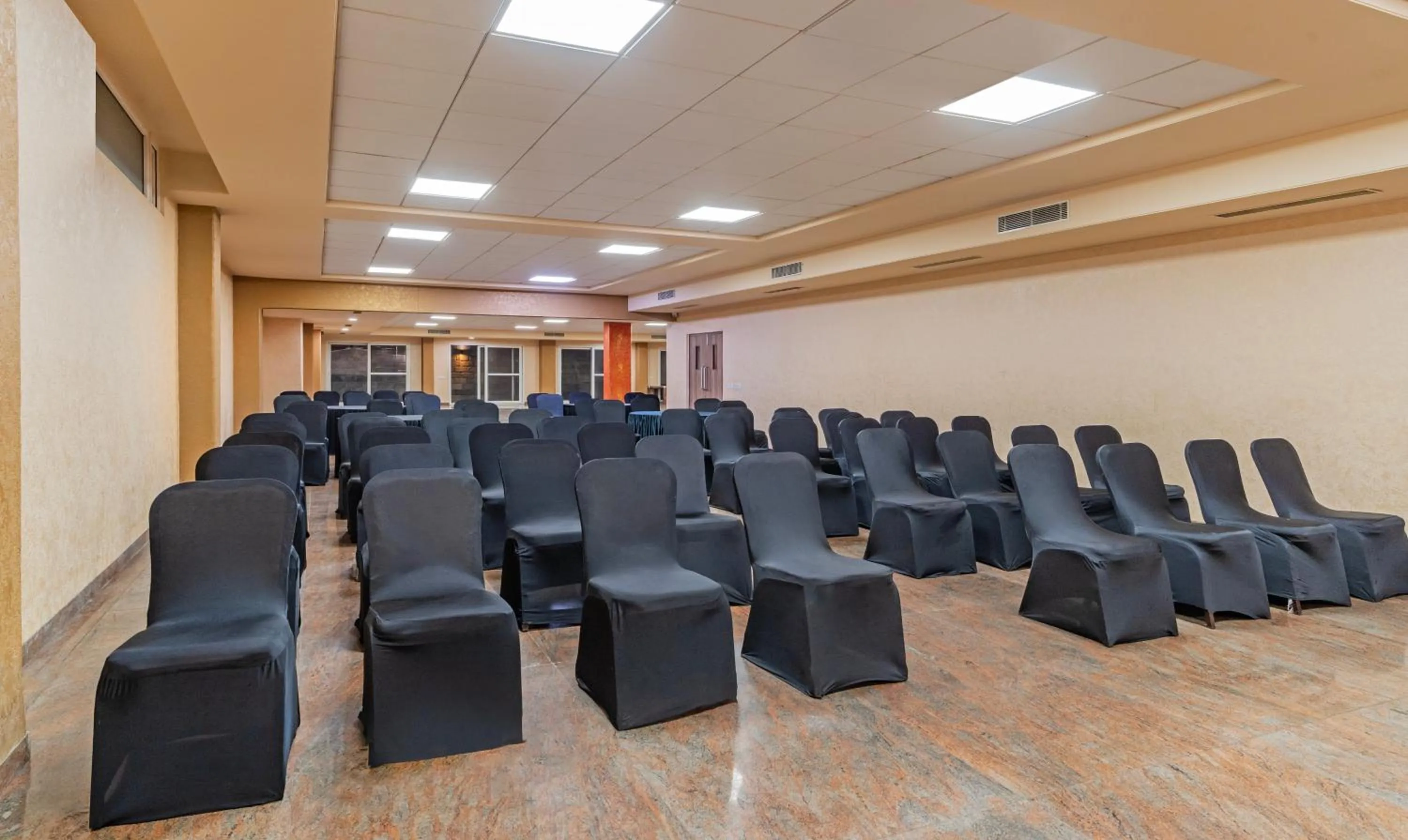 Meeting/conference room in Treebo Premium Baramasi By Jai Club Prime