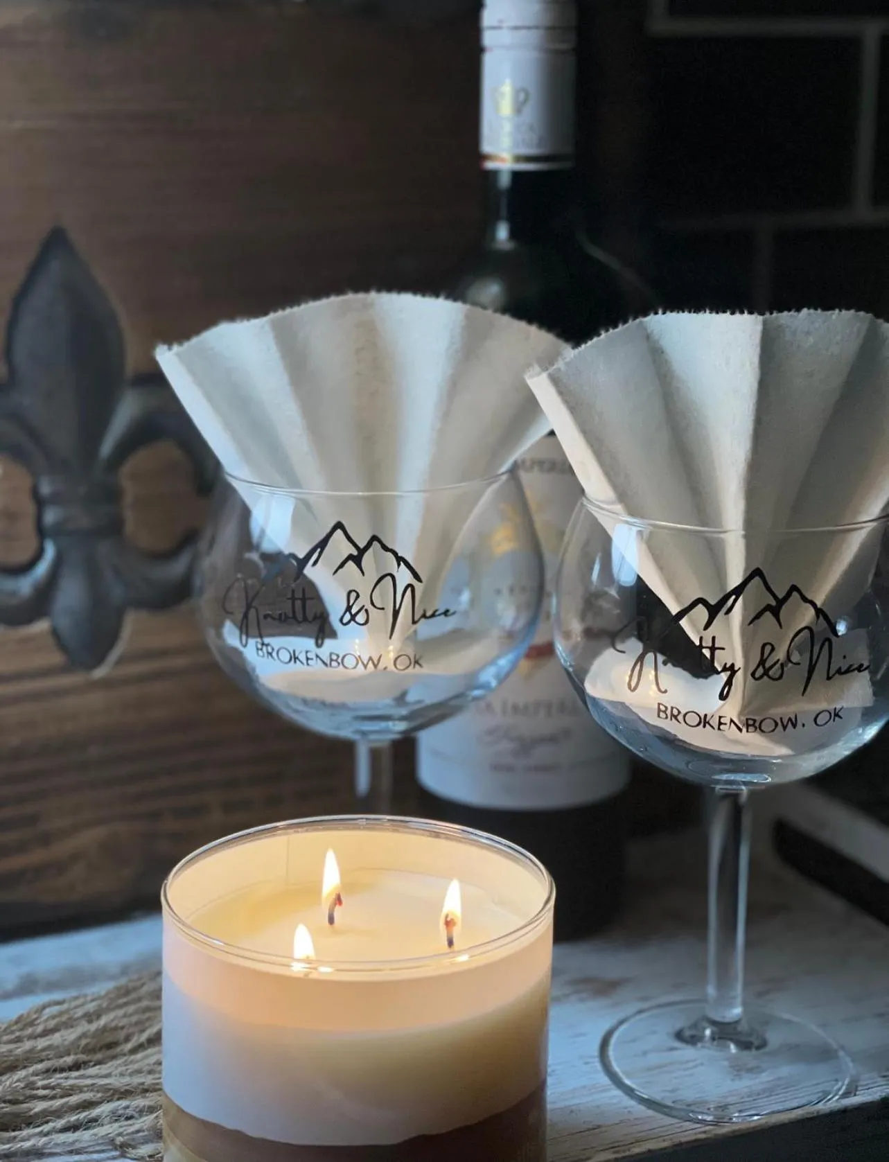 Logo/Certificate/Sign in Knotty and Nice Luxury Cabin