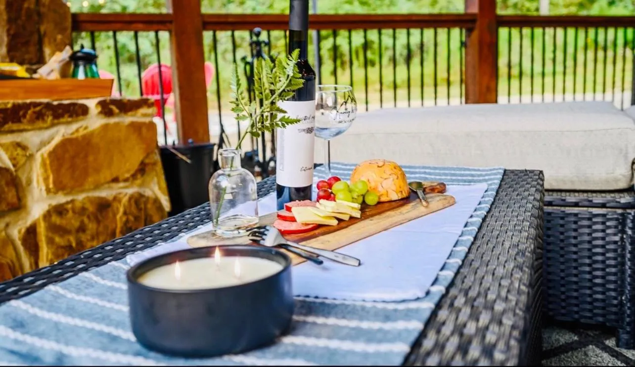 Balcony/Terrace in Knotty and Nice Luxury Cabin