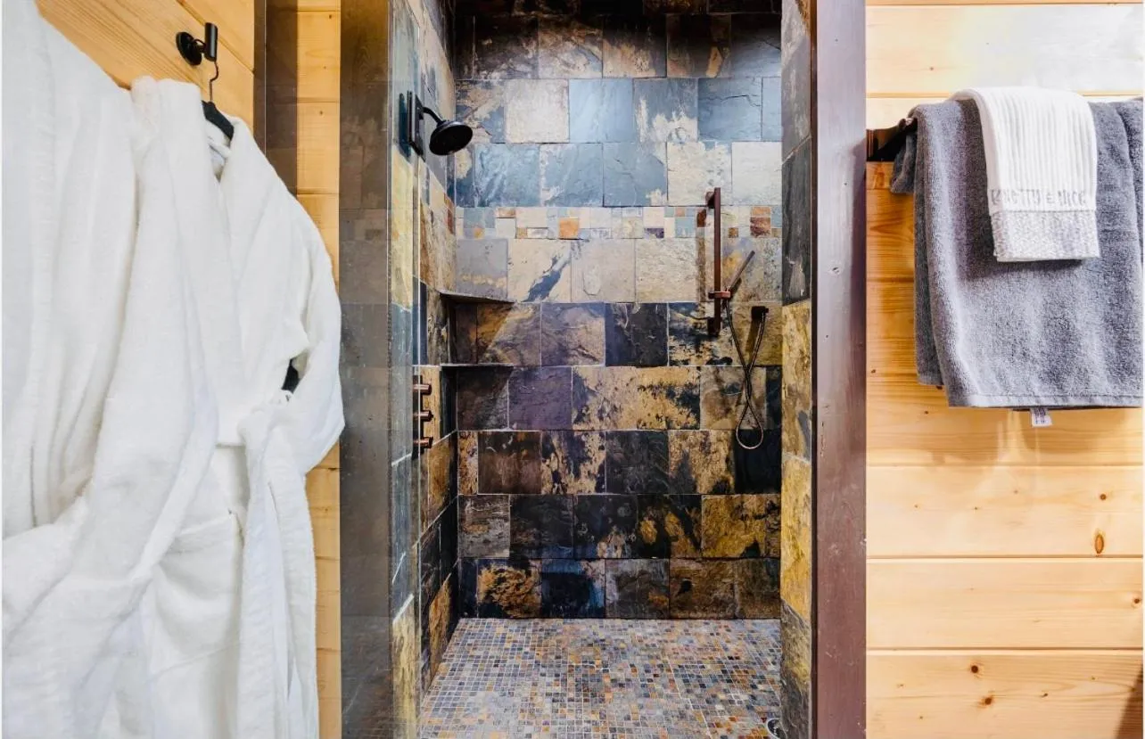Shower in Knotty and Nice Luxury Cabin