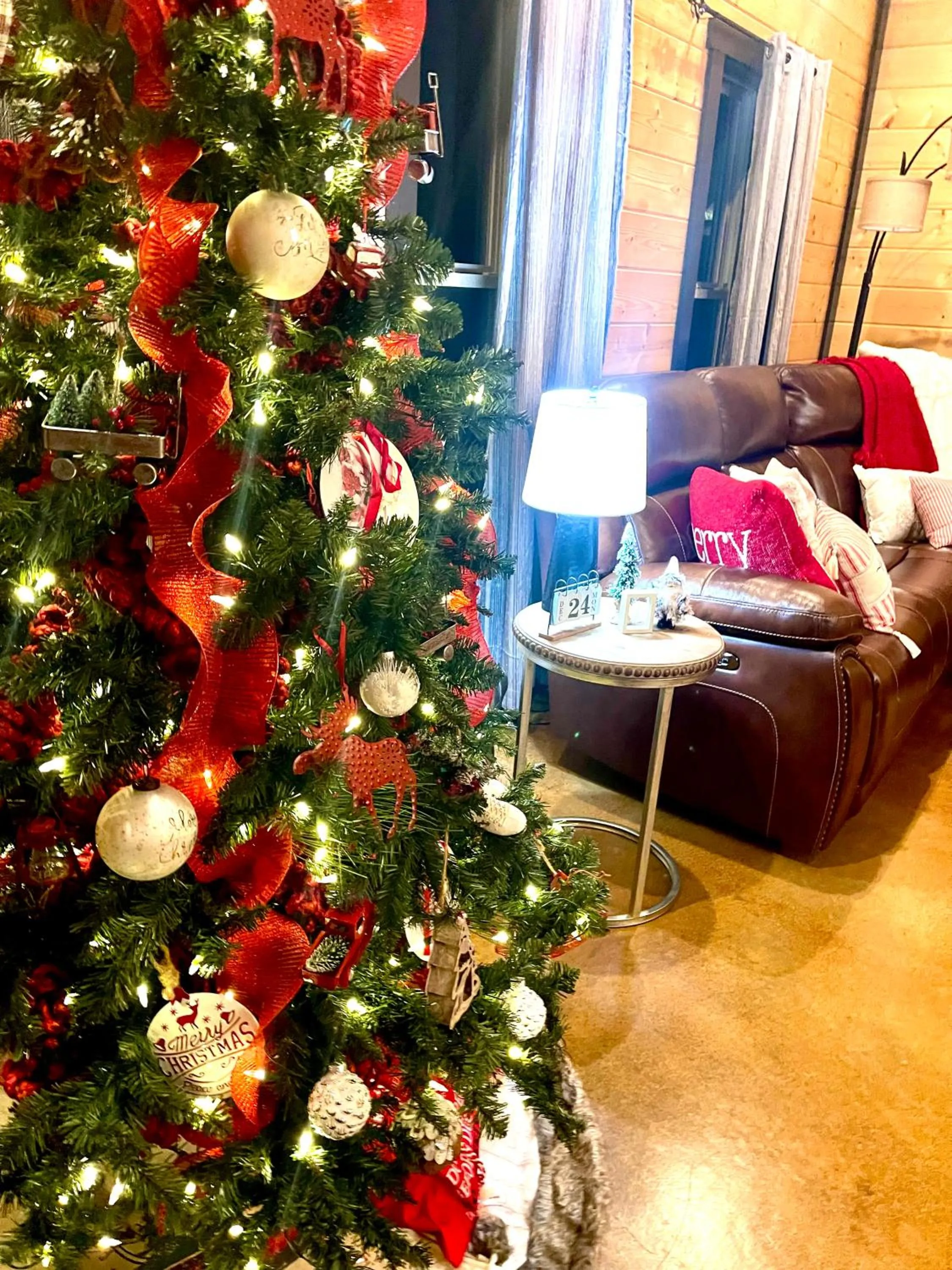 Knotty and Nice Luxury Cabin