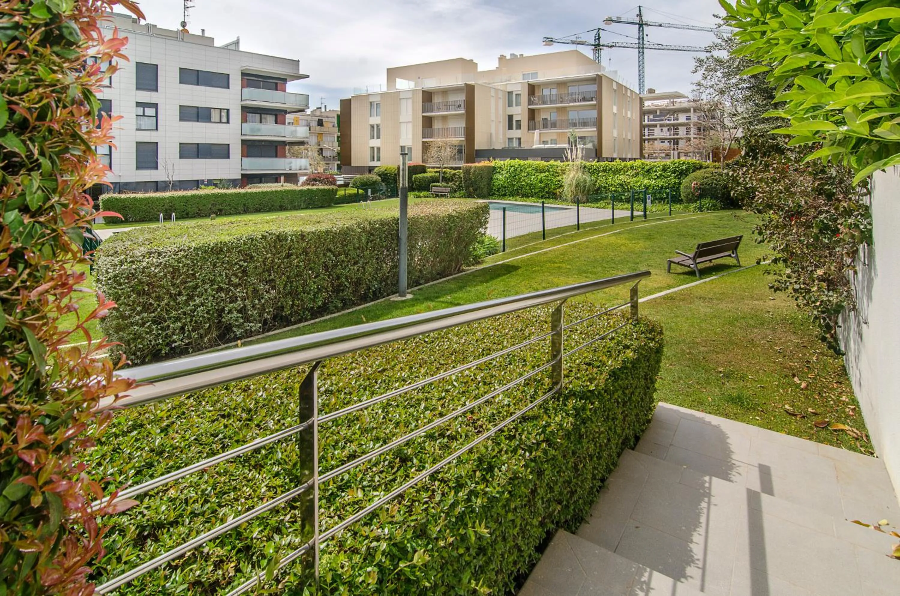 Sitges Spaces Garden Paradise 3 bedroom, 3 bathroom, huge PRIVATE garden-terrace, pool- sleeps up to 8