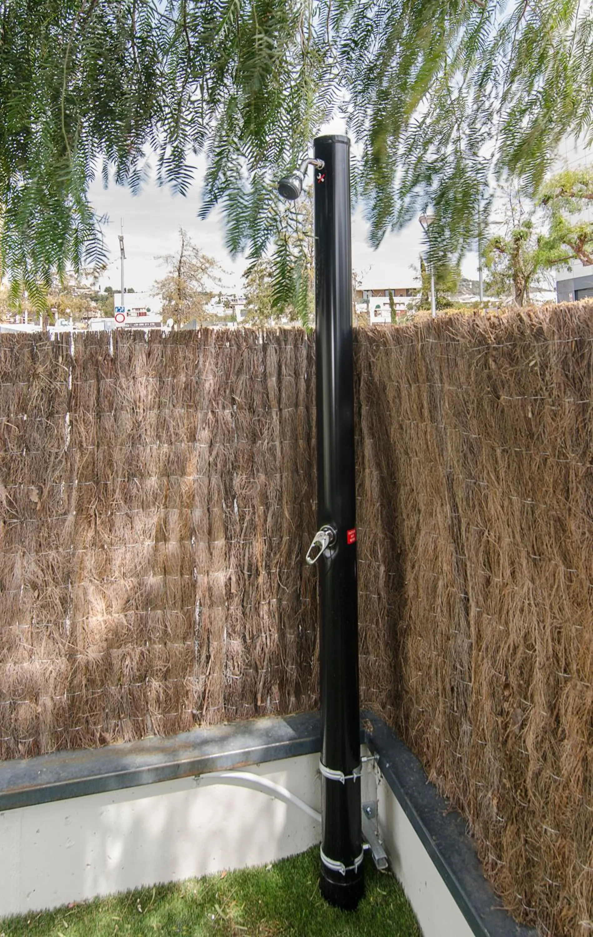 Sitges Spaces Garden Paradise 3 bedroom, 3 bathroom, huge PRIVATE garden-terrace, pool- sleeps up to 8