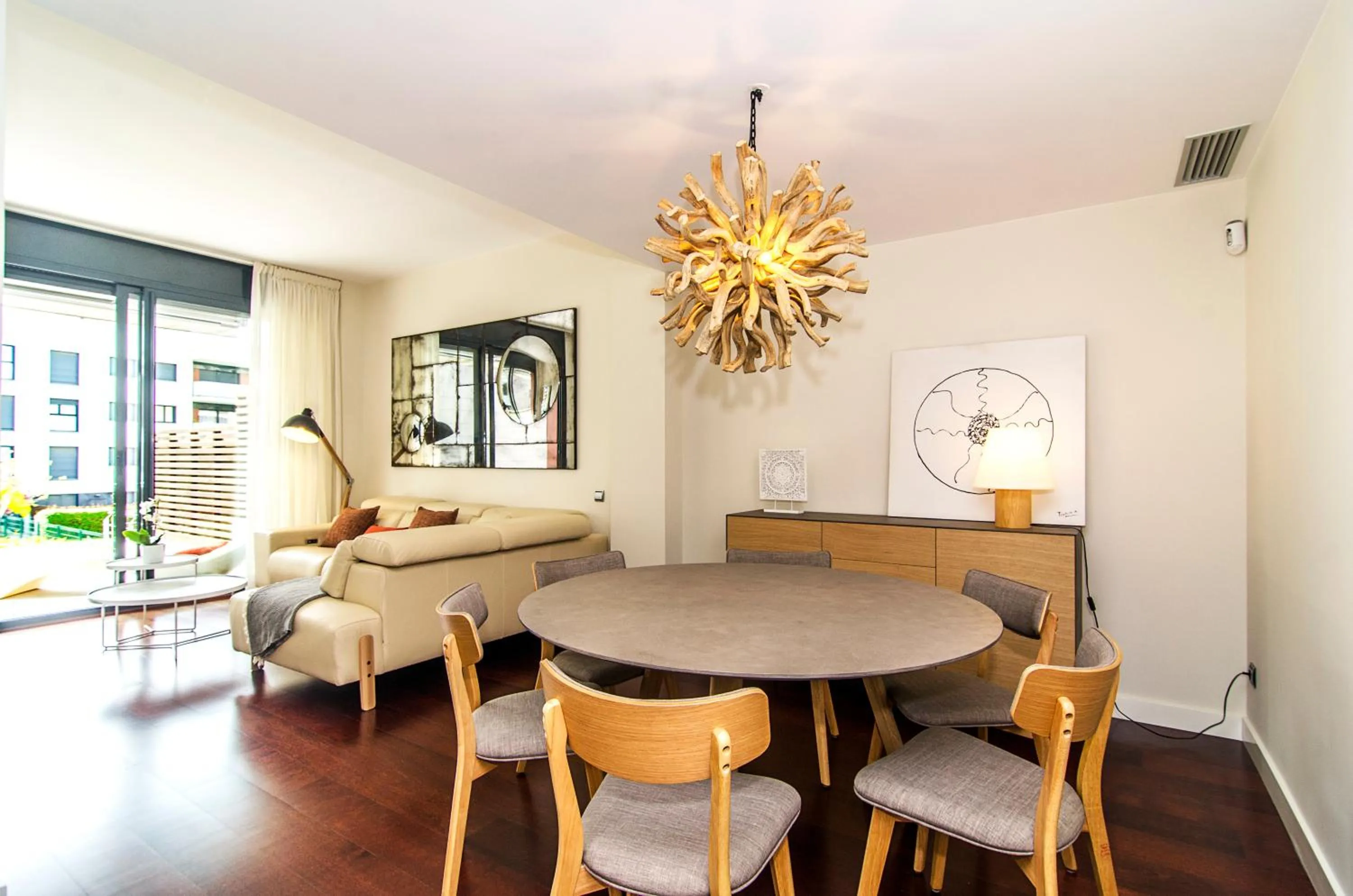 Sitges Spaces Garden Paradise 3 bedroom, 3 bathroom, huge PRIVATE garden-terrace, pool- sleeps up to 8