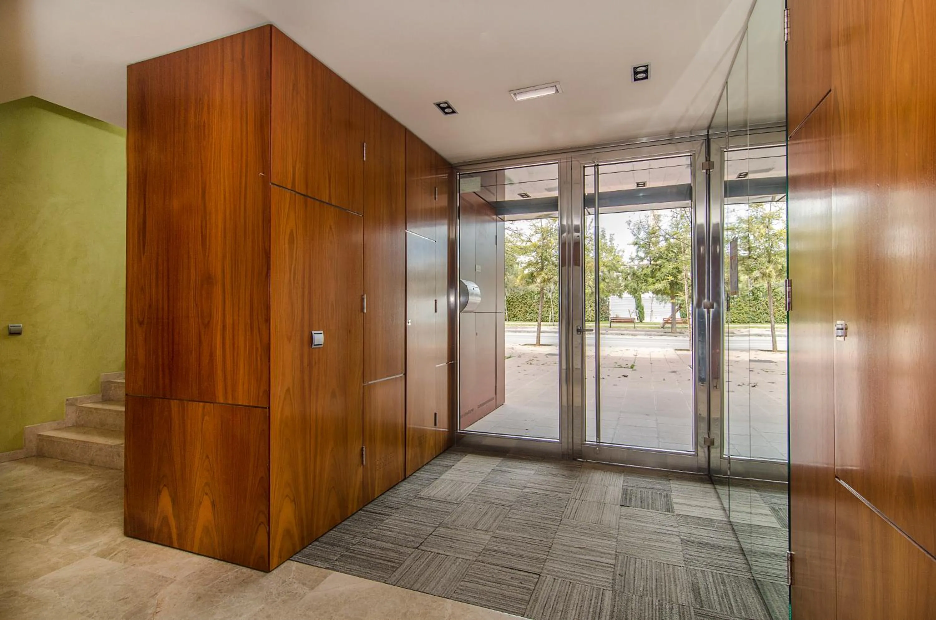 Sitges Spaces Garden Paradise 3 bedroom, 3 bathroom, huge PRIVATE garden-terrace, pool- sleeps up to 8