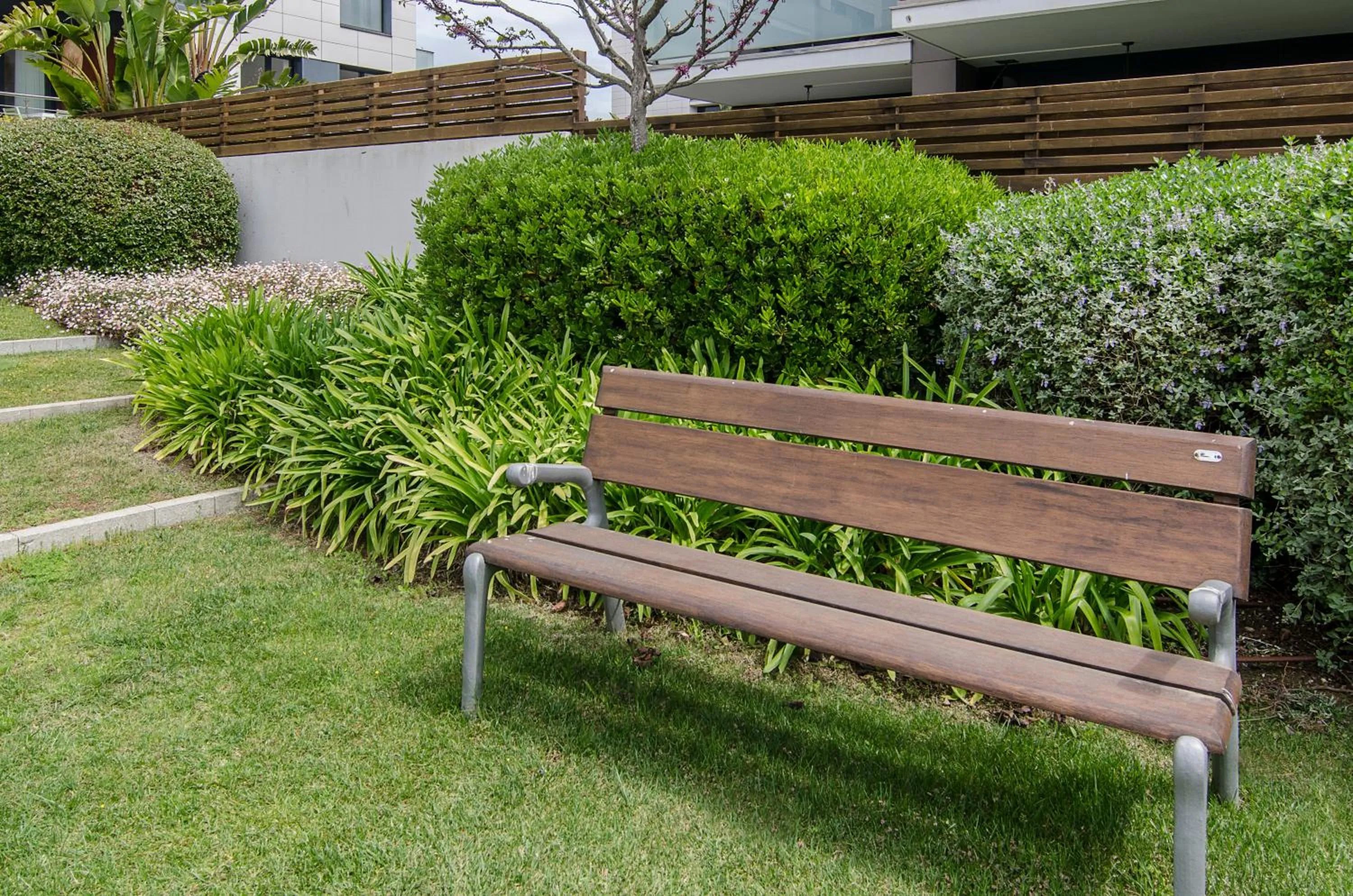 Sitges Spaces Garden Paradise 3 bedroom, 3 bathroom, huge PRIVATE garden-terrace, pool- sleeps up to 8