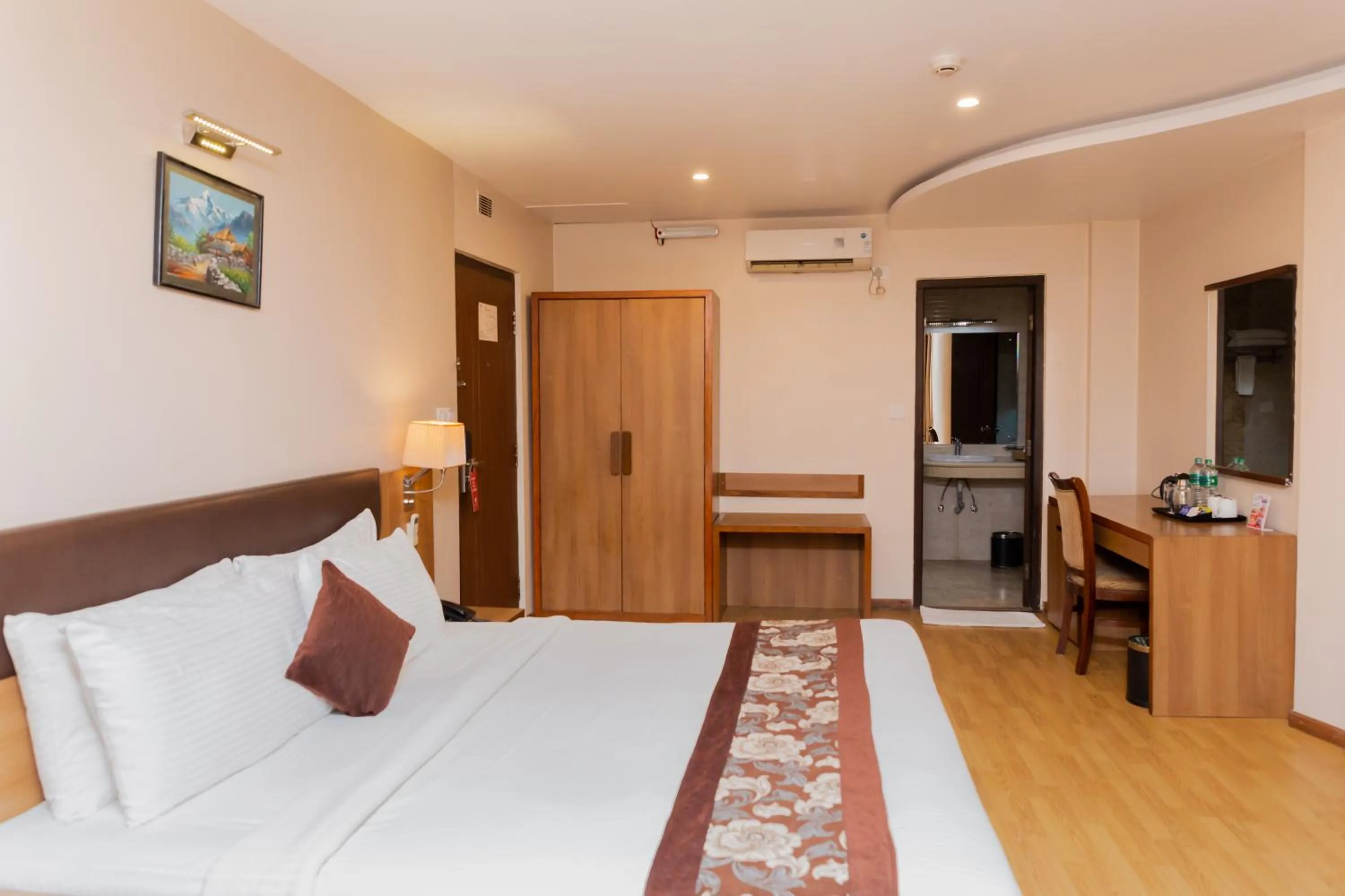 Bed in Hotel Mirage Regency