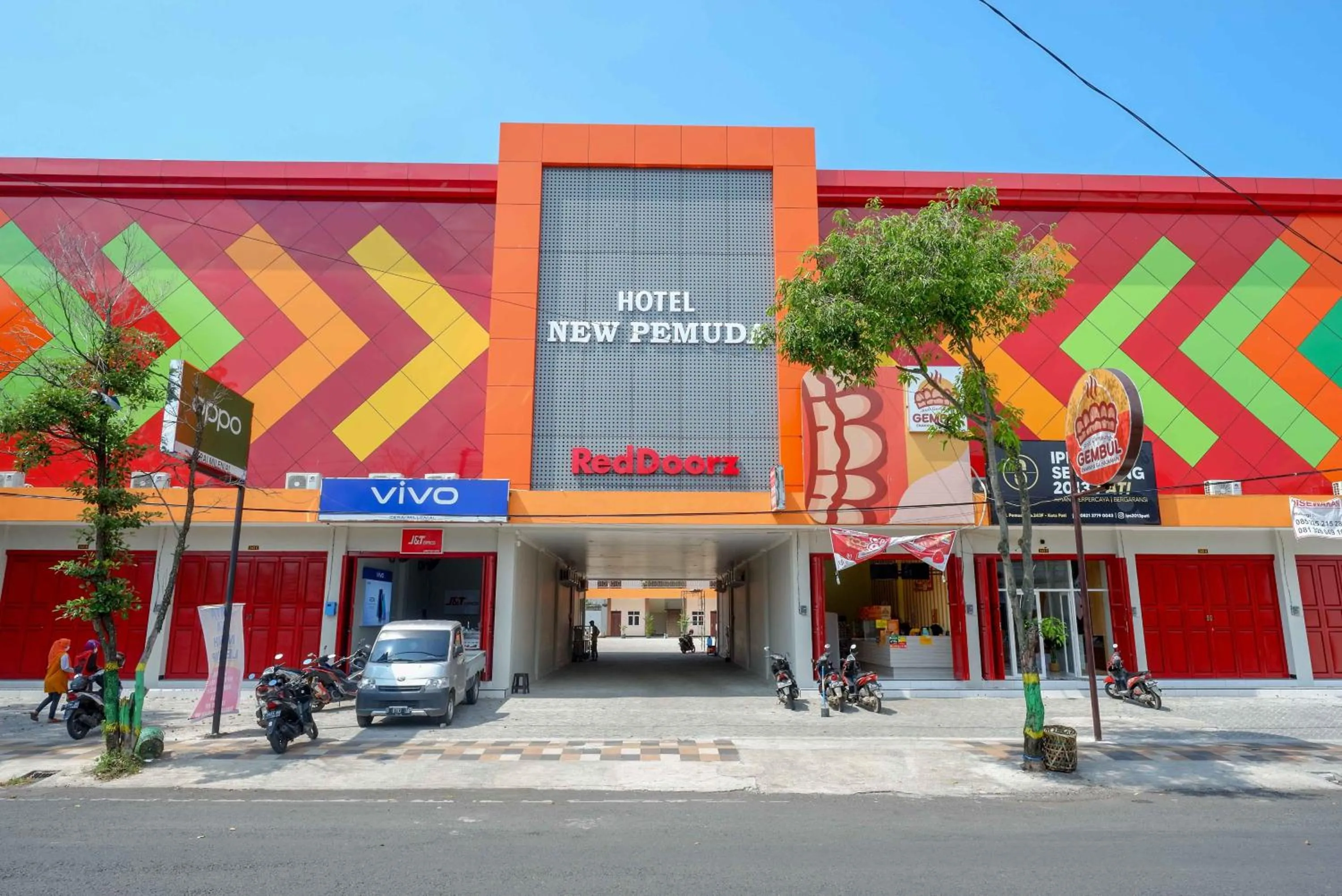 Facade/entrance in RedDoorz Plus @ Jl Pemuda Pati